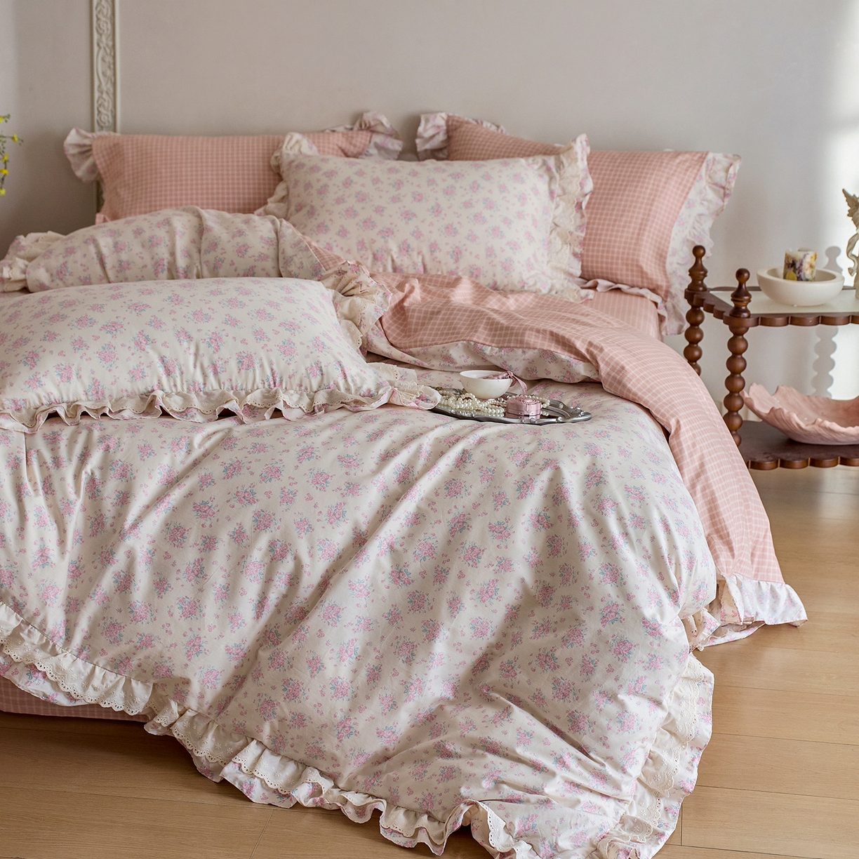 91家纺网 家纺一手货源 找家纺 清雅福 2025春夏新品全棉13372法式双层花边系列四件套 柔情花梦粉