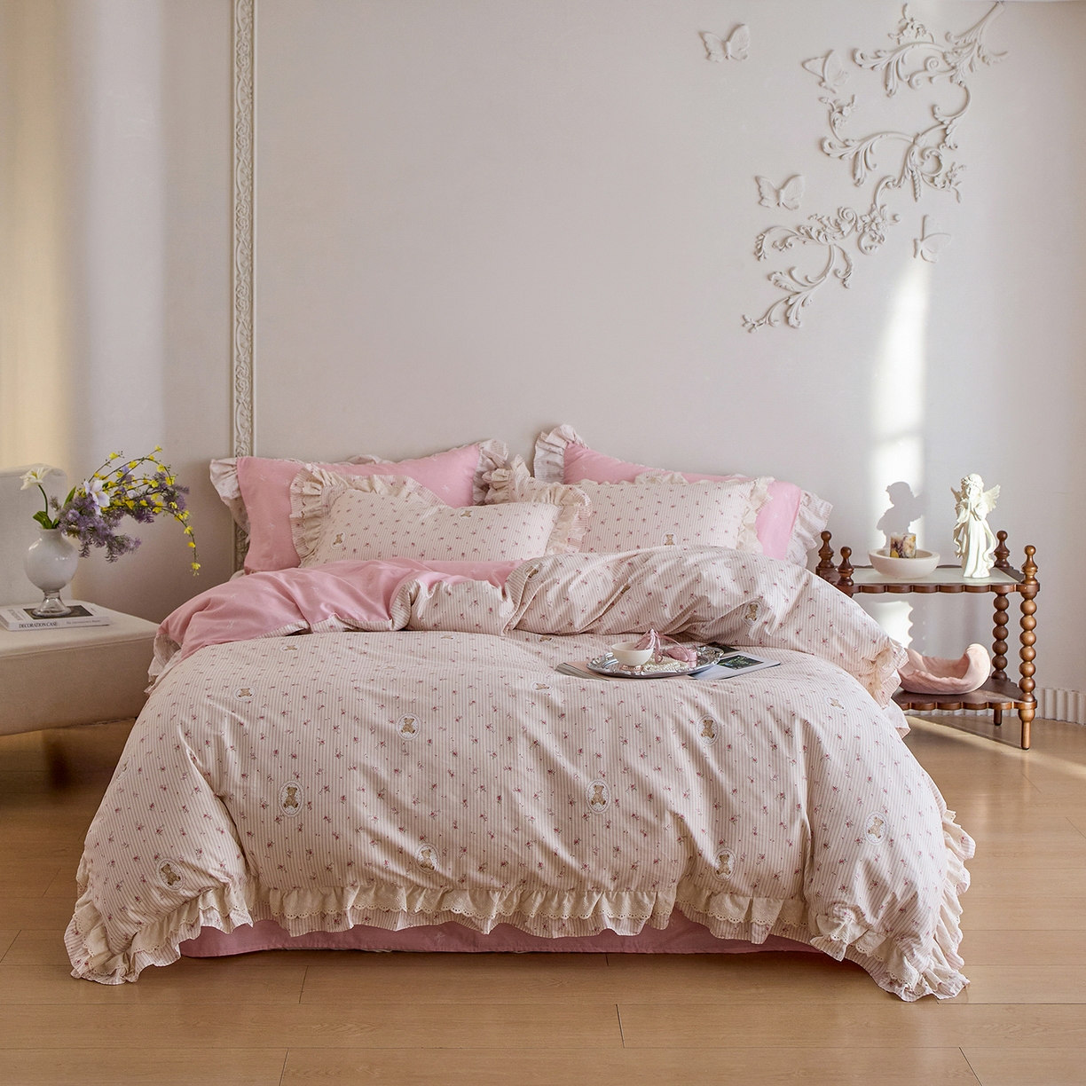 91家纺网 家纺一手货源 找家纺 清雅福 2025春夏新品全棉13372法式双层花边系列四件套 萌熊乐园