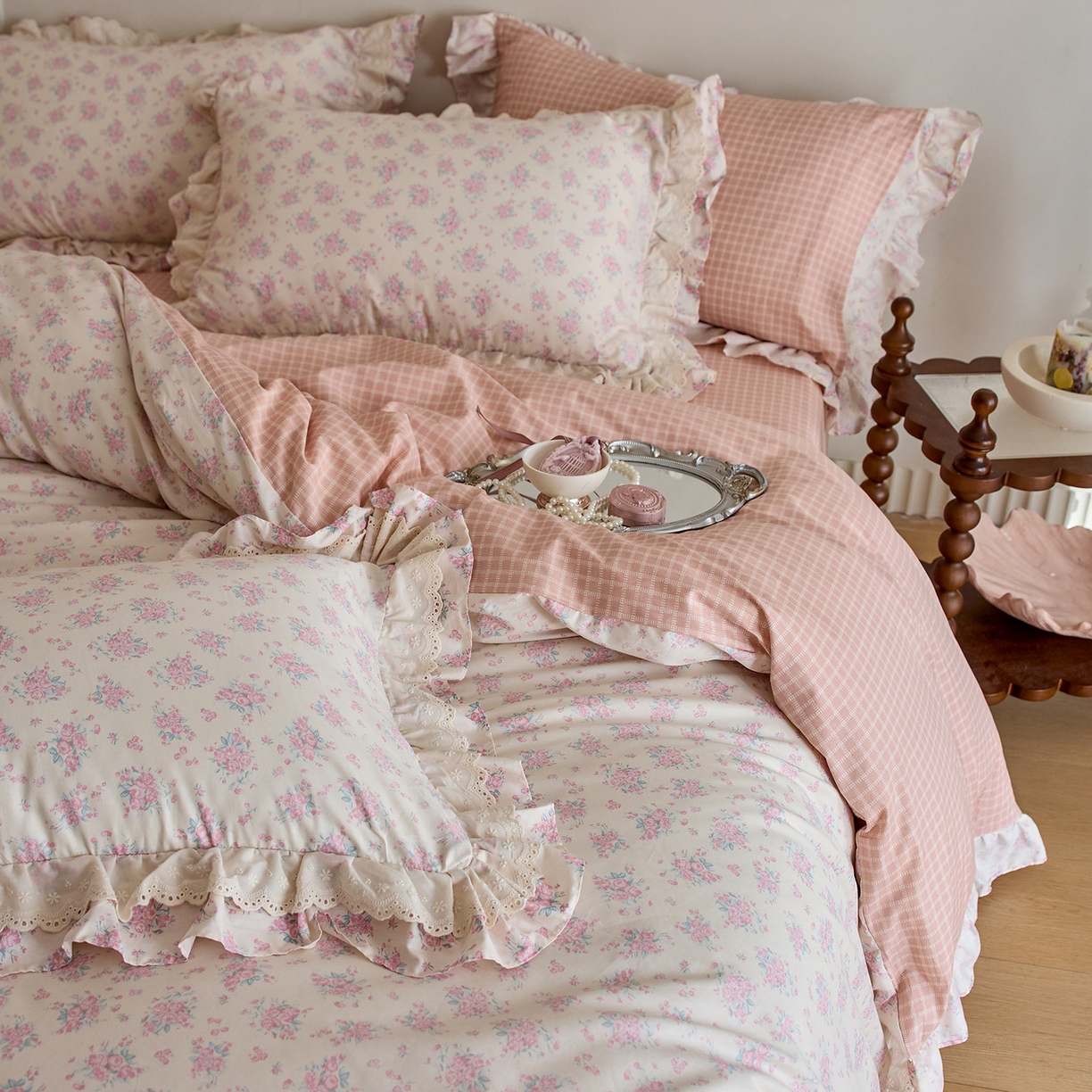 91家纺网 家纺一手货源 找家纺 清雅福 2025春夏新品全棉13372法式双层花边系列四件套 柔情花梦粉