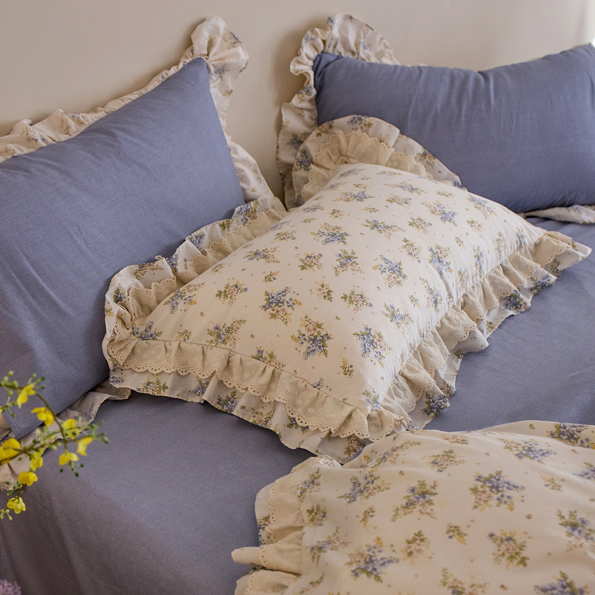 91家纺网 家纺一手货源 找家纺 清雅福 2025春夏新品全棉13372法式双层花边系列四件套 兔兔花园