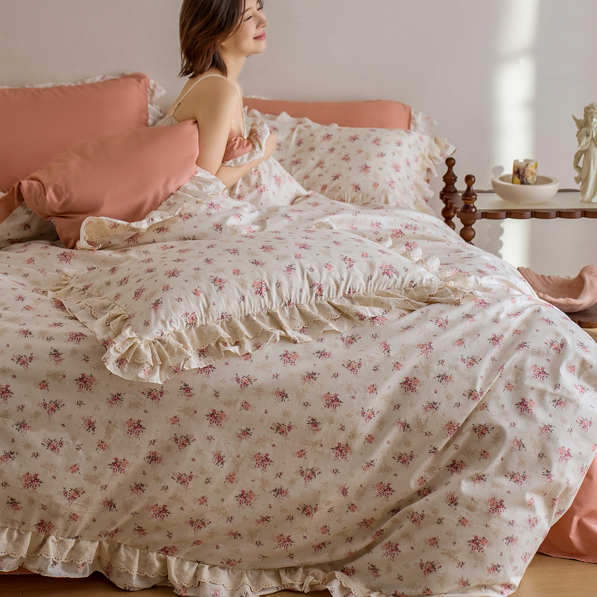 91家纺网 家纺一手货源 找家纺 清雅福 2025春夏新品全棉13372法式双层花边系列四件套 屋顶花园