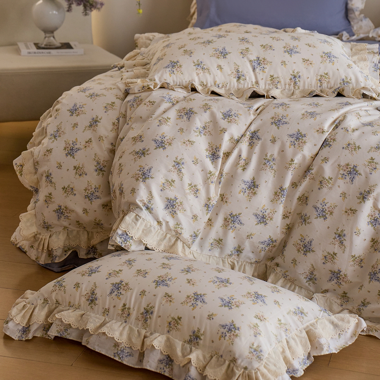 91家纺网 家纺一手货源 找家纺 清雅福 2025春夏新品全棉13372法式双层花边系列四件套 兔兔花园