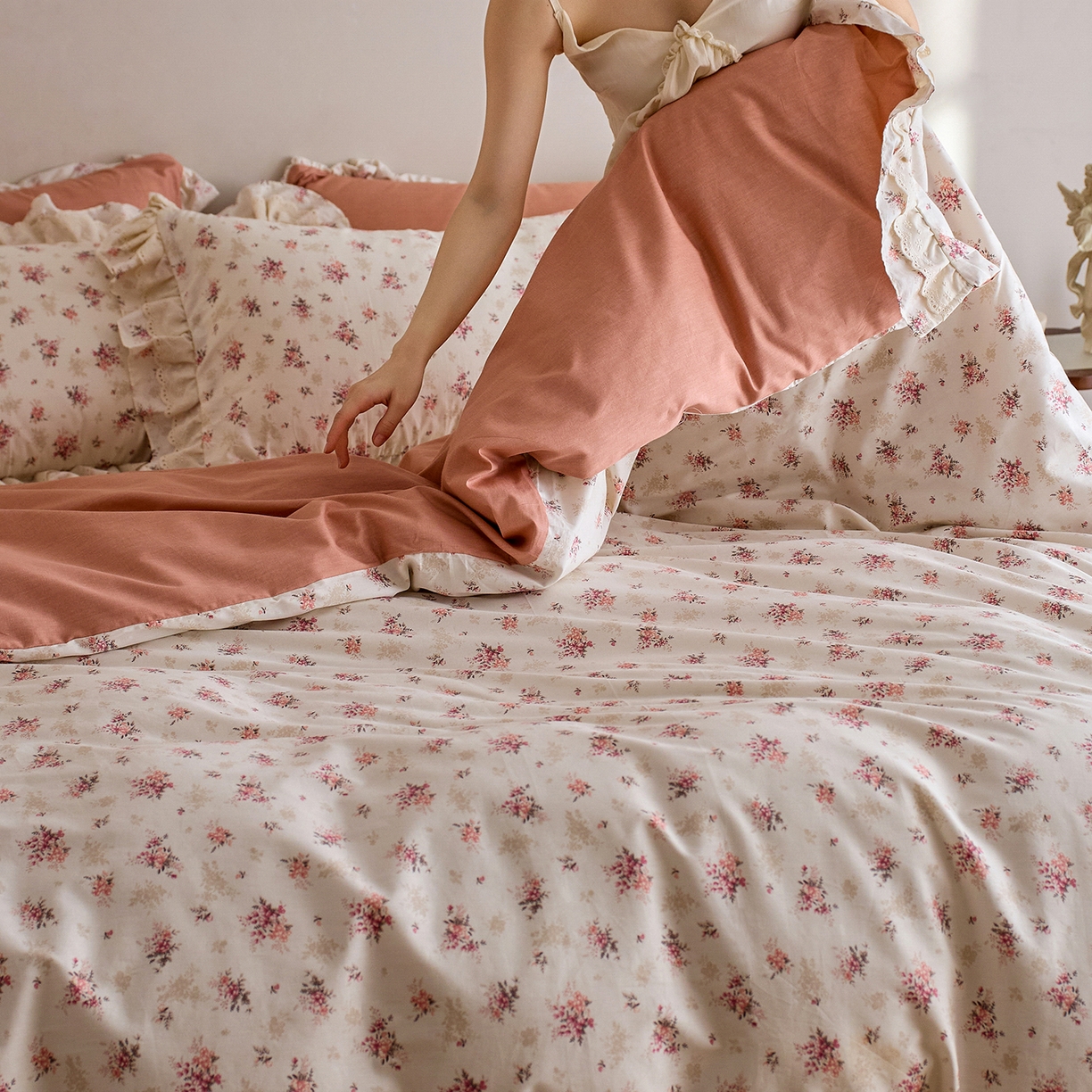 91家纺网 家纺一手货源 找家纺 清雅福 2025春夏新品全棉13372法式双层花边系列四件套 屋顶花园