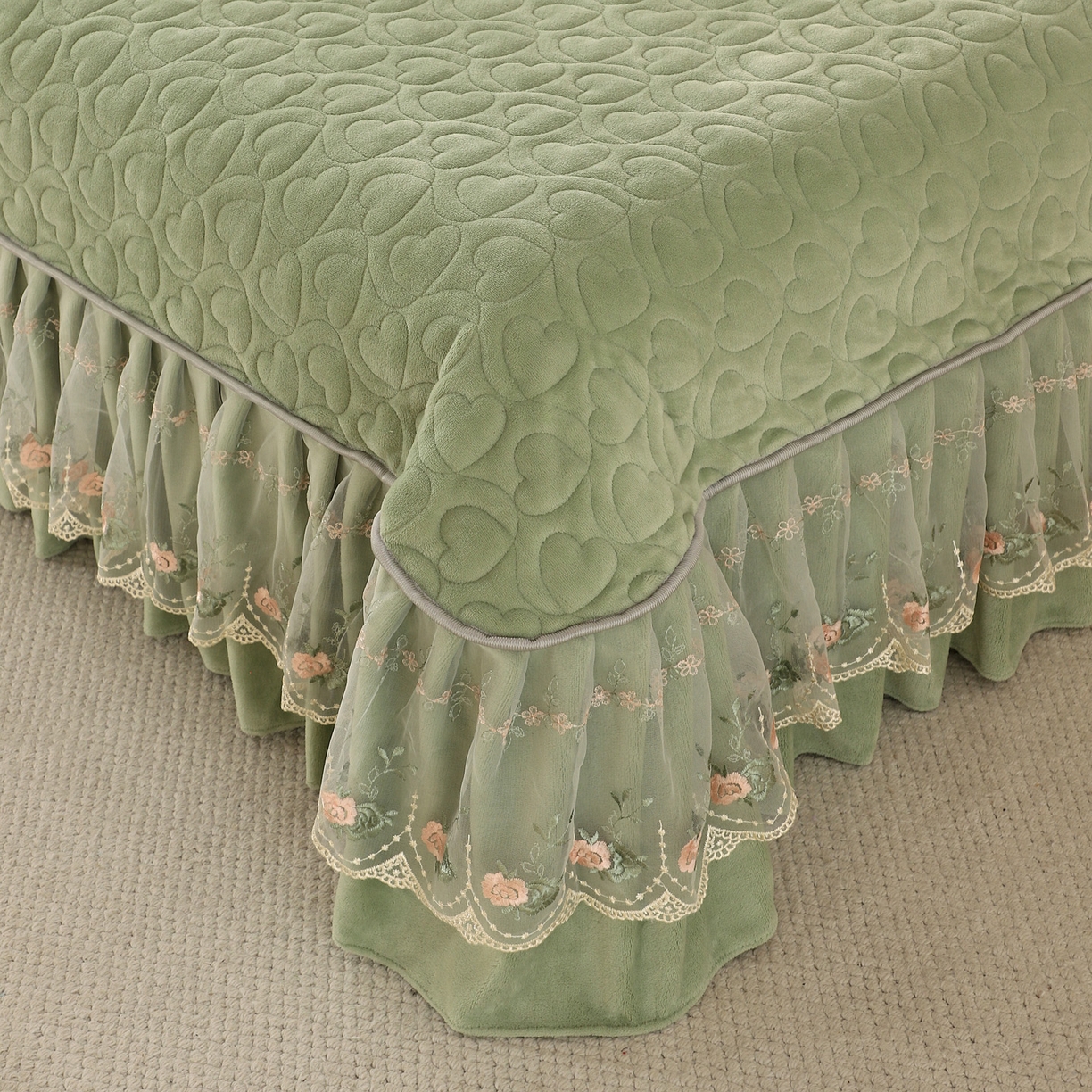 91家纺网 家纺一手货源 找家纺 能好家纺 2025新款牛奶绒刺绣床盖四件套 果绿