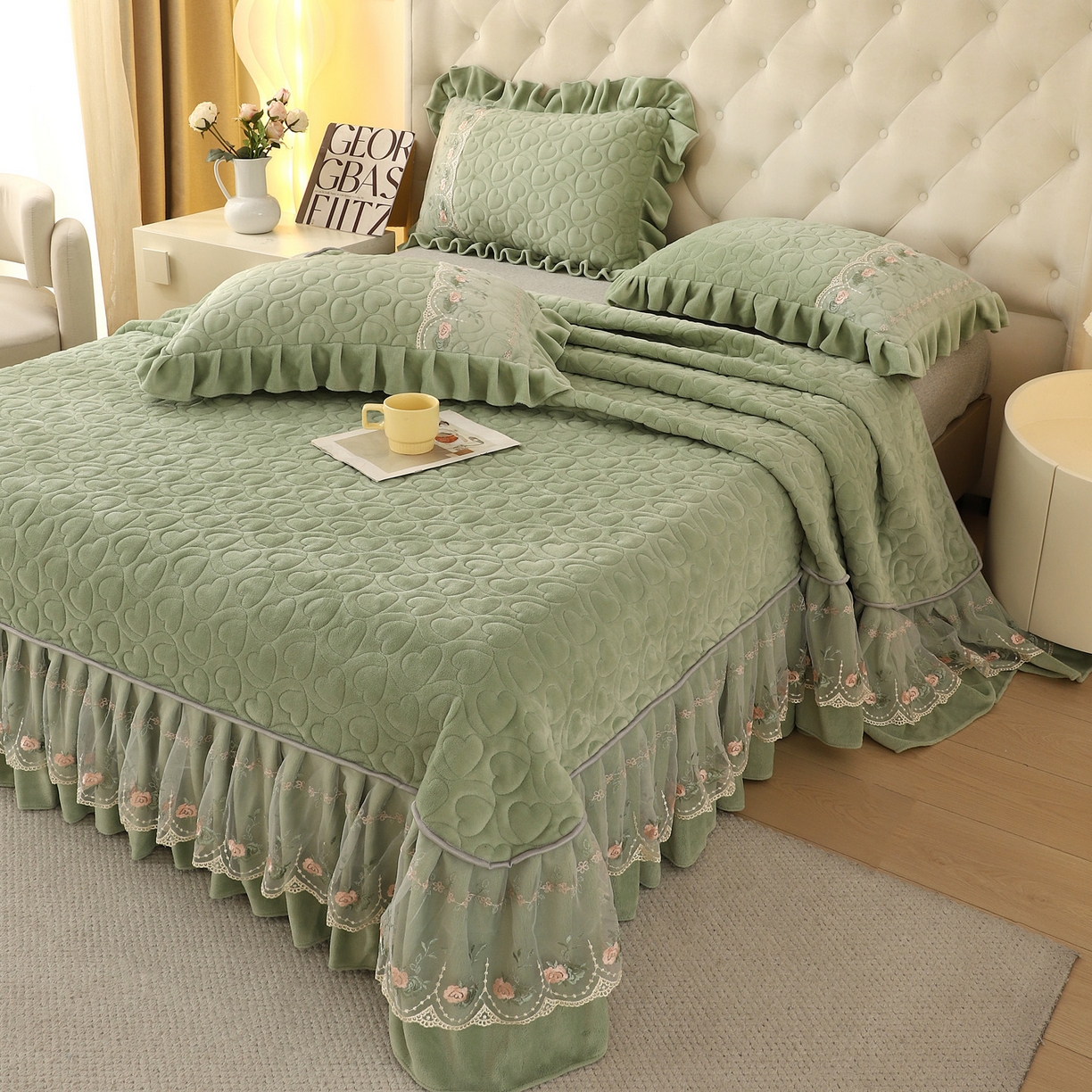 91家纺网 家纺一手货源 找家纺 能好家纺 2025新款牛奶绒刺绣床盖四件套 果绿