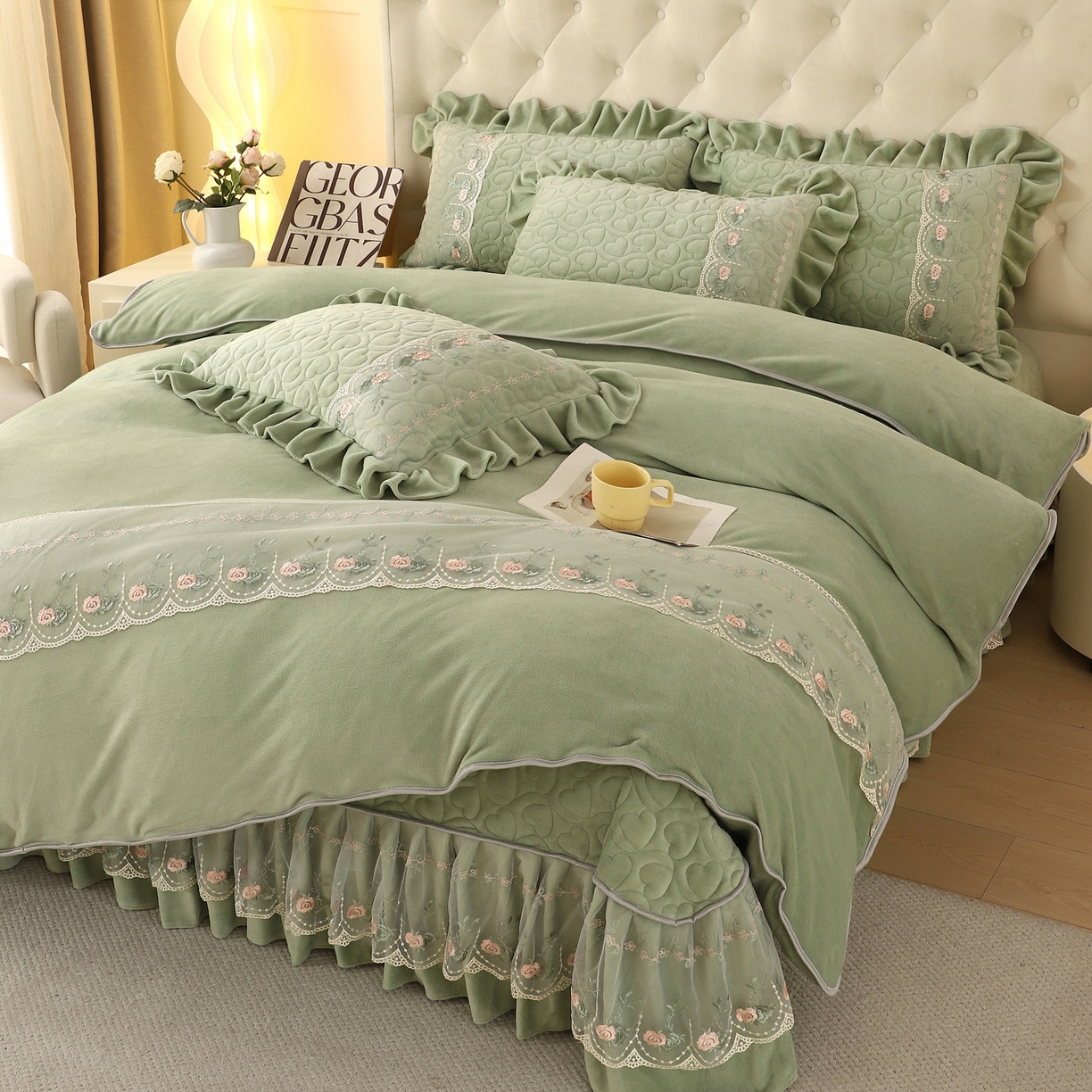 91家纺网 家纺一手货源 找家纺 能好家纺 2025新款牛奶绒刺绣床盖四件套 果绿