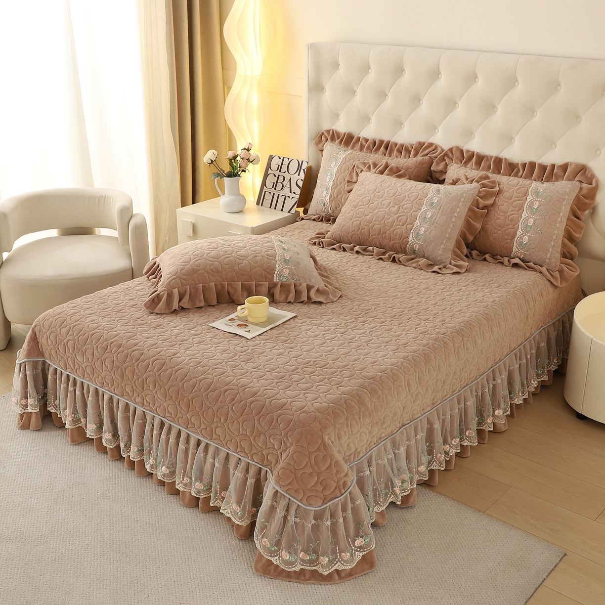 91家纺网 家纺一手货源 找家纺 能好家纺 2025新款牛奶绒刺绣床盖四件套 驼色