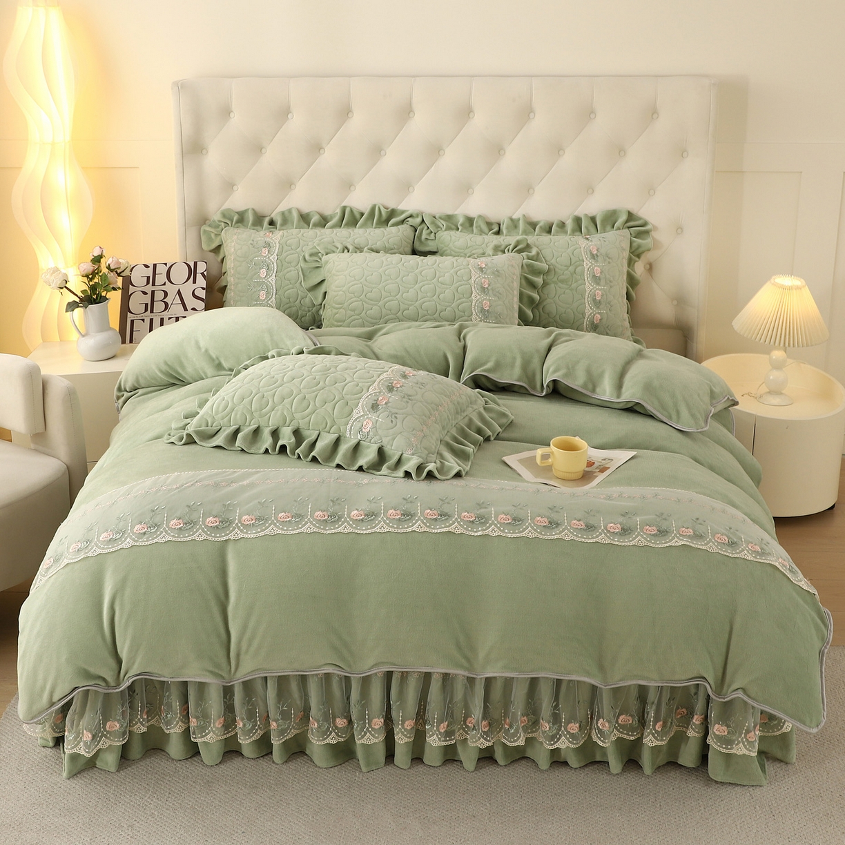 91家纺网 家纺一手货源 找家纺 能好家纺 2025新款牛奶绒刺绣床盖四件套 果绿