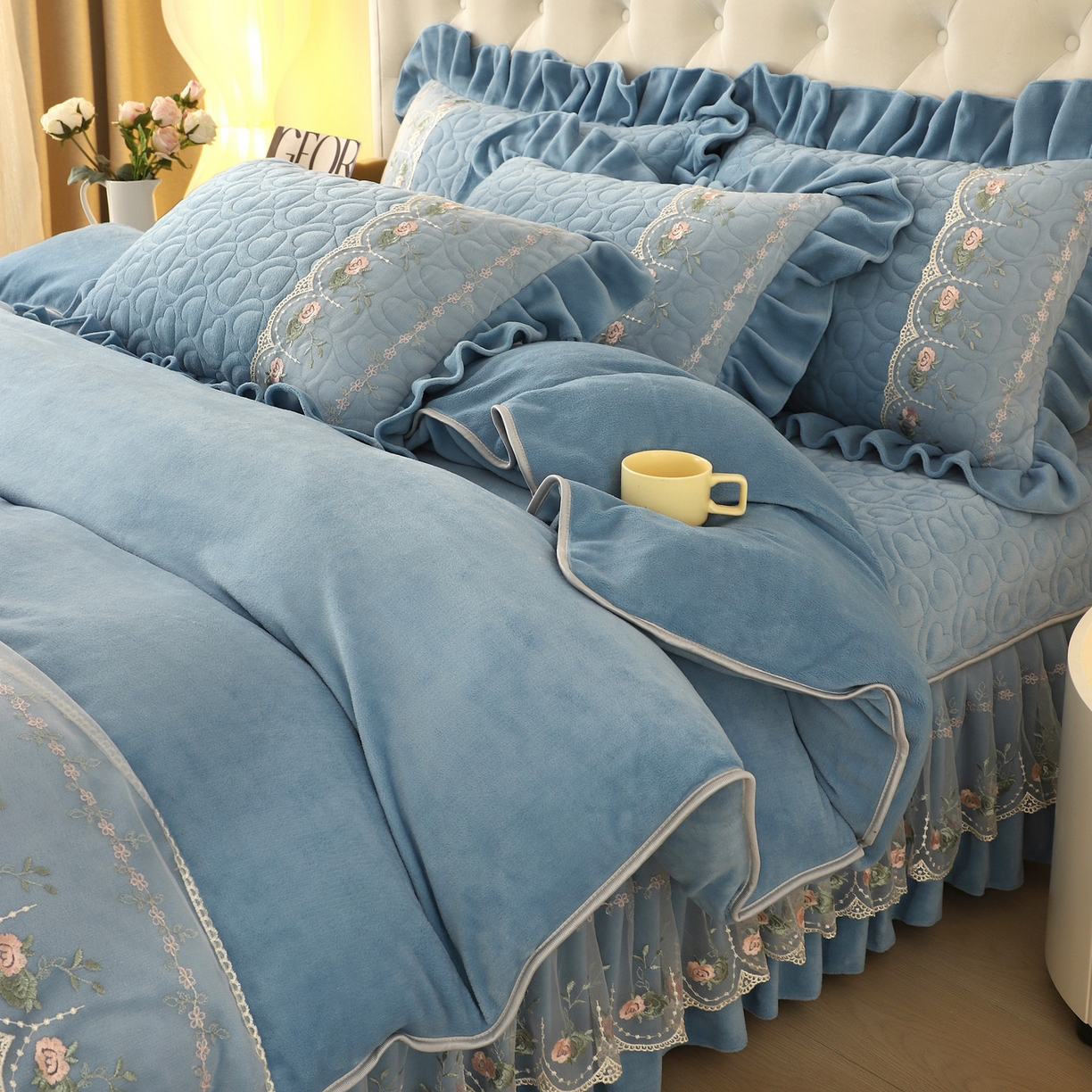 91家纺网 家纺一手货源 找家纺 能好家纺 2025新款牛奶绒刺绣床盖四件套 蓝
