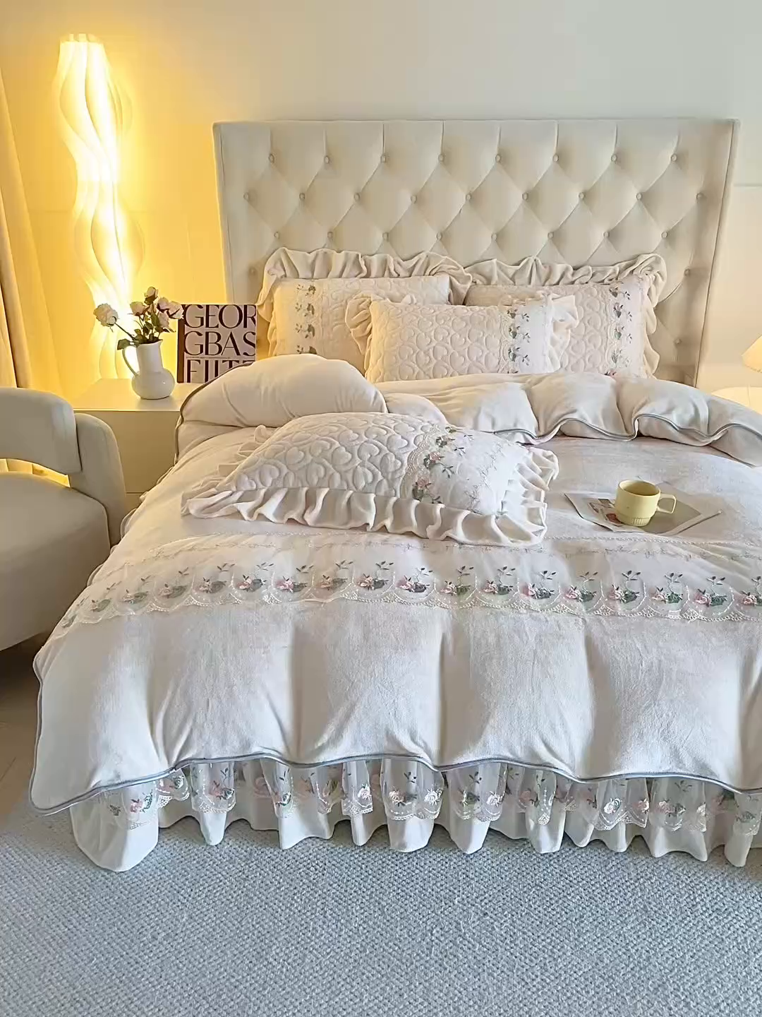 91家纺网 家纺一手货源 找家纺 能好家纺 2025新款牛奶绒刺绣床盖四件套 米白