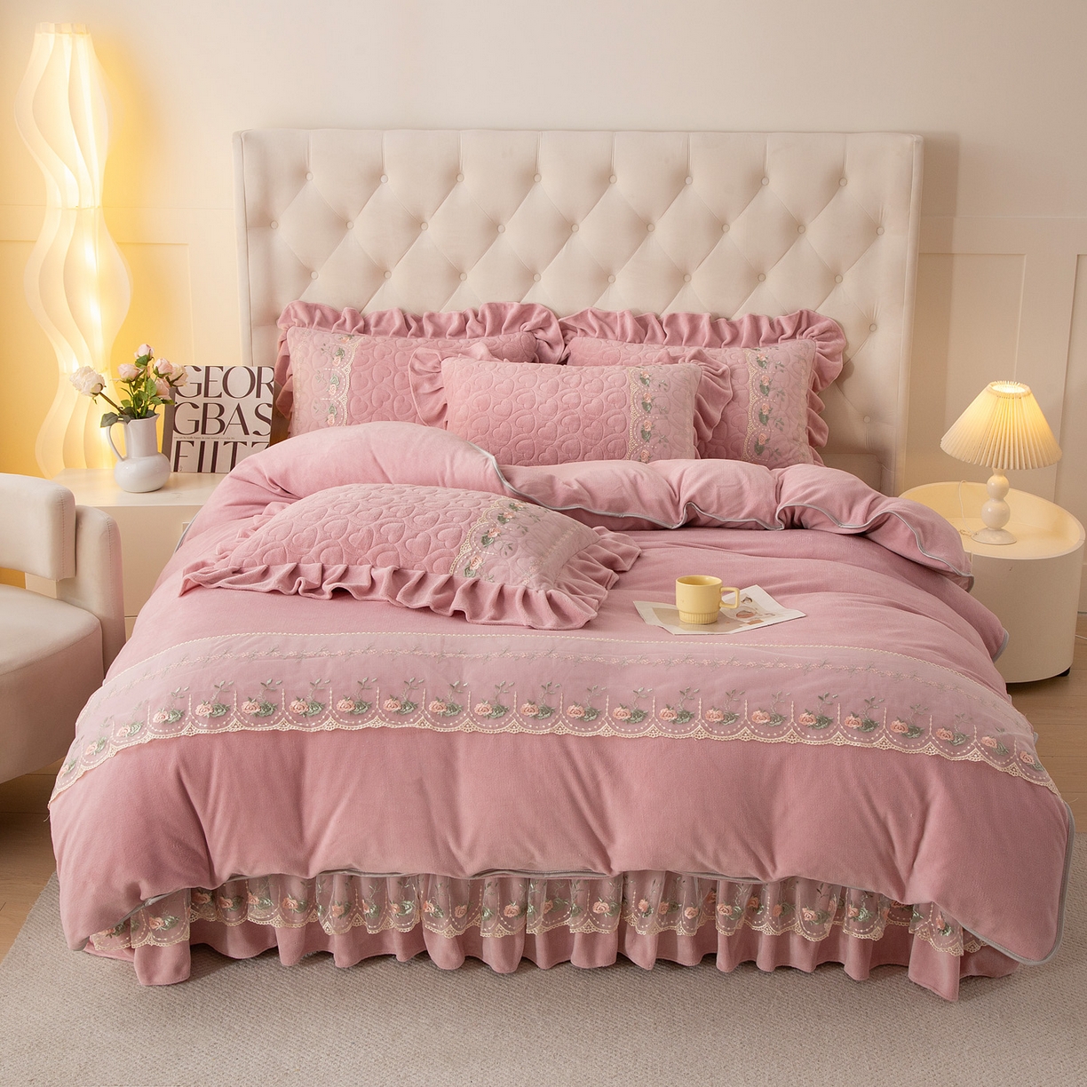 91家纺网 家纺一手货源 找家纺 能好家纺 2025新款牛奶绒刺绣床盖四件套 豆沙粉