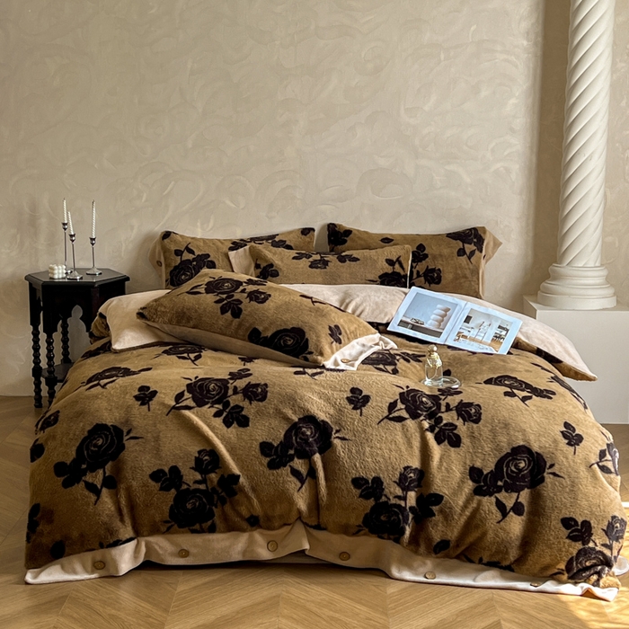 91家纺网 家纺一手货源 找家纺 （总）晚爱家居  2025新款纽扣款兔毛绒美拉德轻奢风高克重皮草兔绒牛奶绒四件套系列