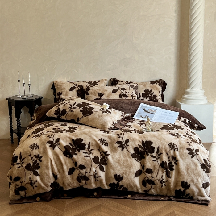 91家纺网 家纺一手货源 找家纺 （总）晚爱家居  2025新款纽扣款兔毛绒美拉德轻奢风高克重皮草兔绒牛奶绒四件套系列