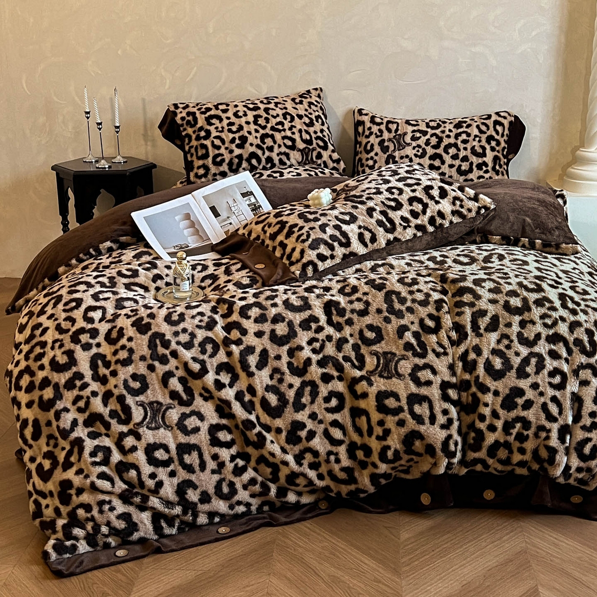 91家纺网 家纺一手货源 找家纺 （总）晚爱家居  2025新款纽扣款兔毛绒美拉德轻奢风高克重皮草兔绒牛奶绒四件套系列