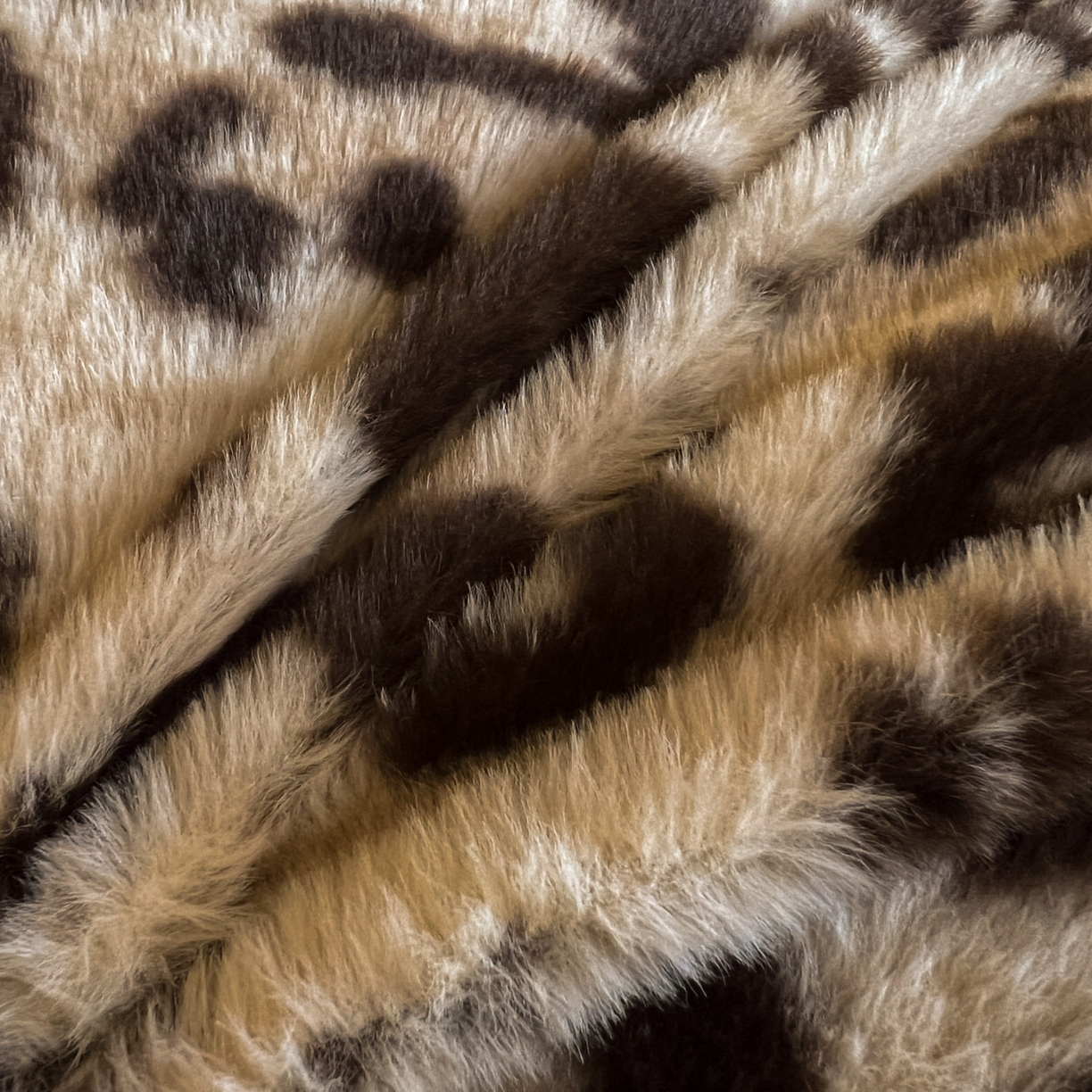 91家纺网 家纺一手货源 找家纺 （总）晚爱家居  2025新款纽扣款兔毛绒美拉德轻奢风高克重皮草兔绒牛奶绒四件套系列