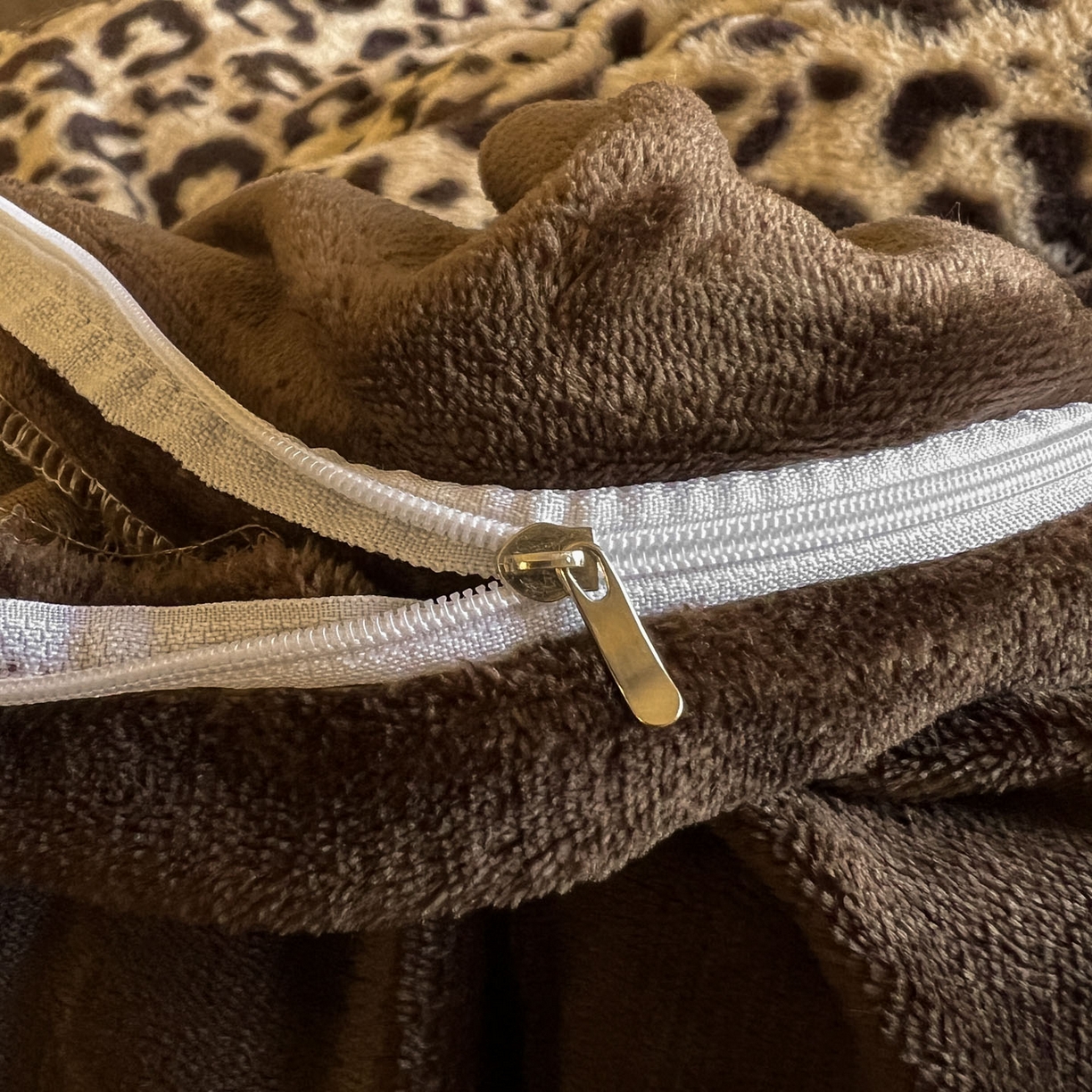 91家纺网 家纺一手货源 找家纺 （总）晚爱家居  2025新款纽扣款兔毛绒美拉德轻奢风高克重皮草兔绒牛奶绒四件套系列