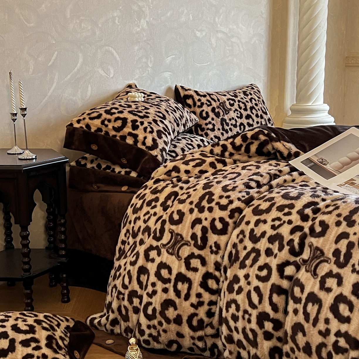 91家纺网 家纺一手货源 找家纺 （总）晚爱家居  2025新款纽扣款兔毛绒美拉德轻奢风高克重皮草兔绒牛奶绒四件套系列