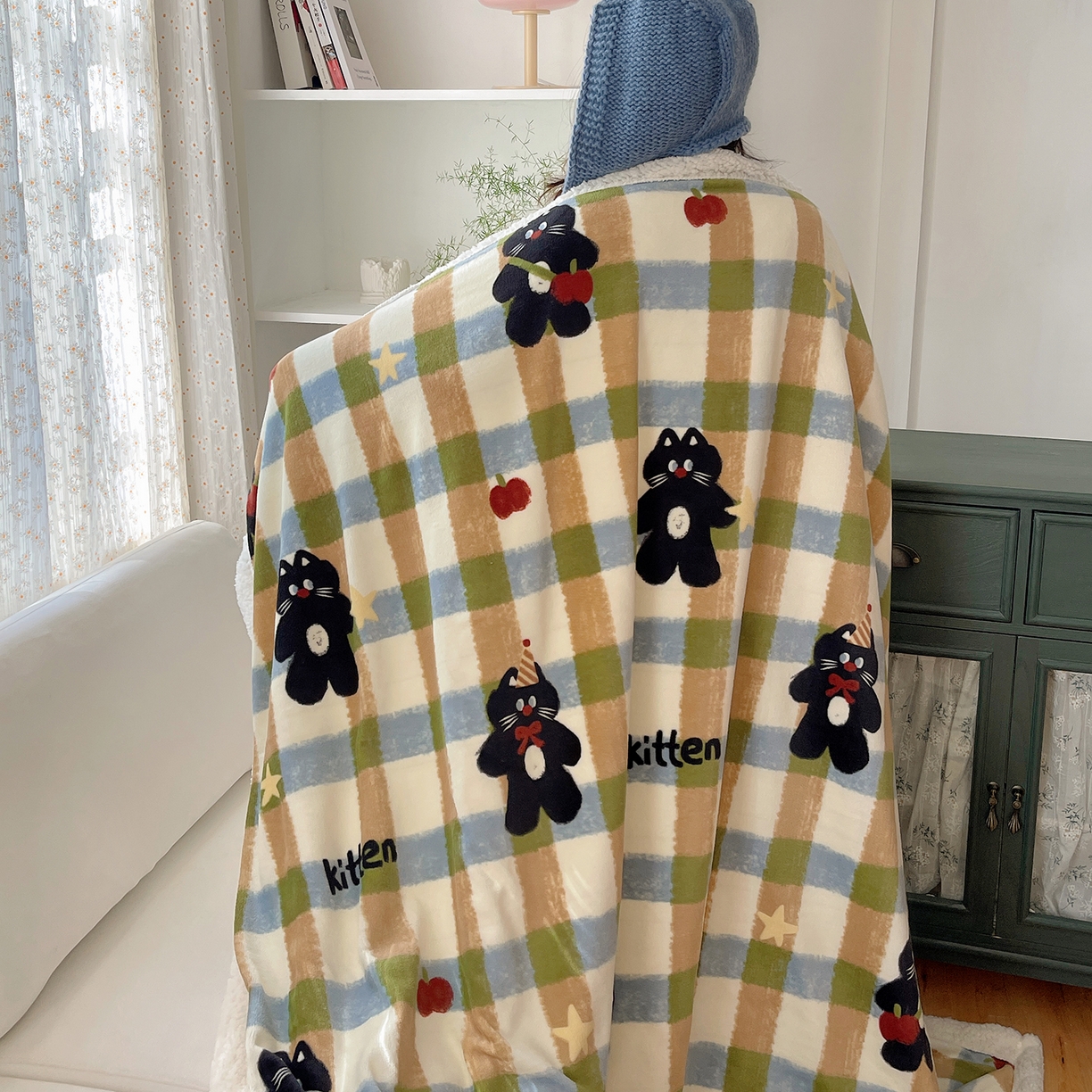 91家纺网 家纺一手货源 找家纺 桃子家居 2025新款A类ins小清新少女可爱奶油猫咪卡通加厚牛奶绒羊羔绒毛毯多功能毛毯绒毛毯-MT哈曼苹果猫