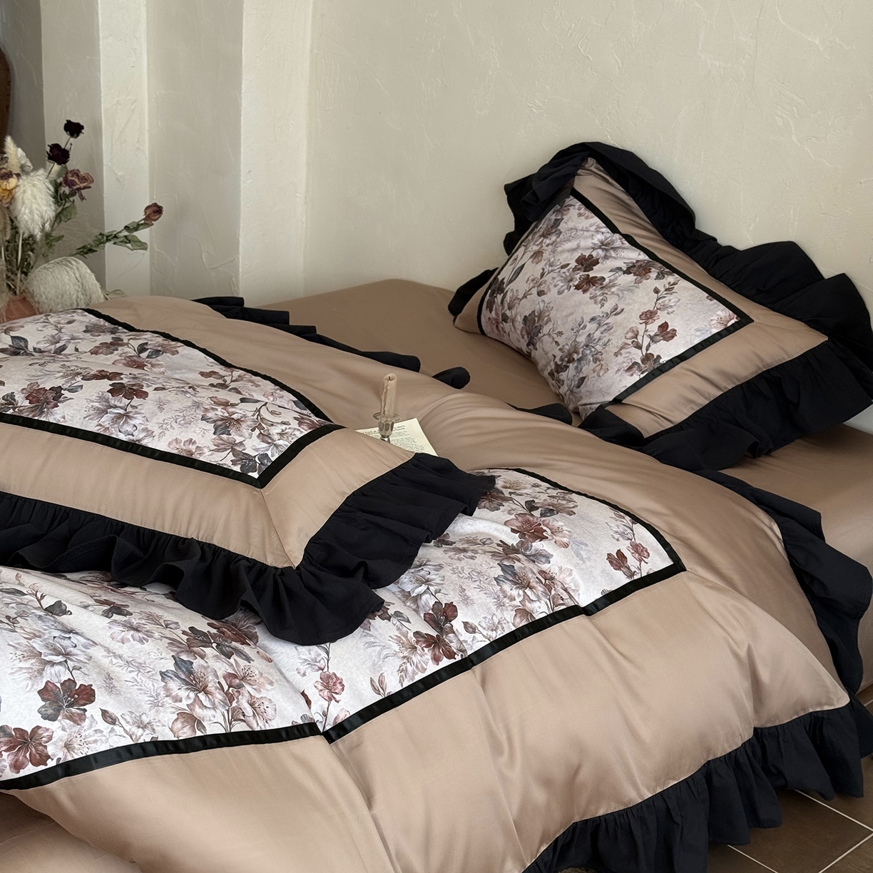 91家纺网 家纺一手货源 找家纺 （总）佳汐蓝家纺 2025秋冬新品天丝棉磨毛数码印花四件套--巴黎旧梦