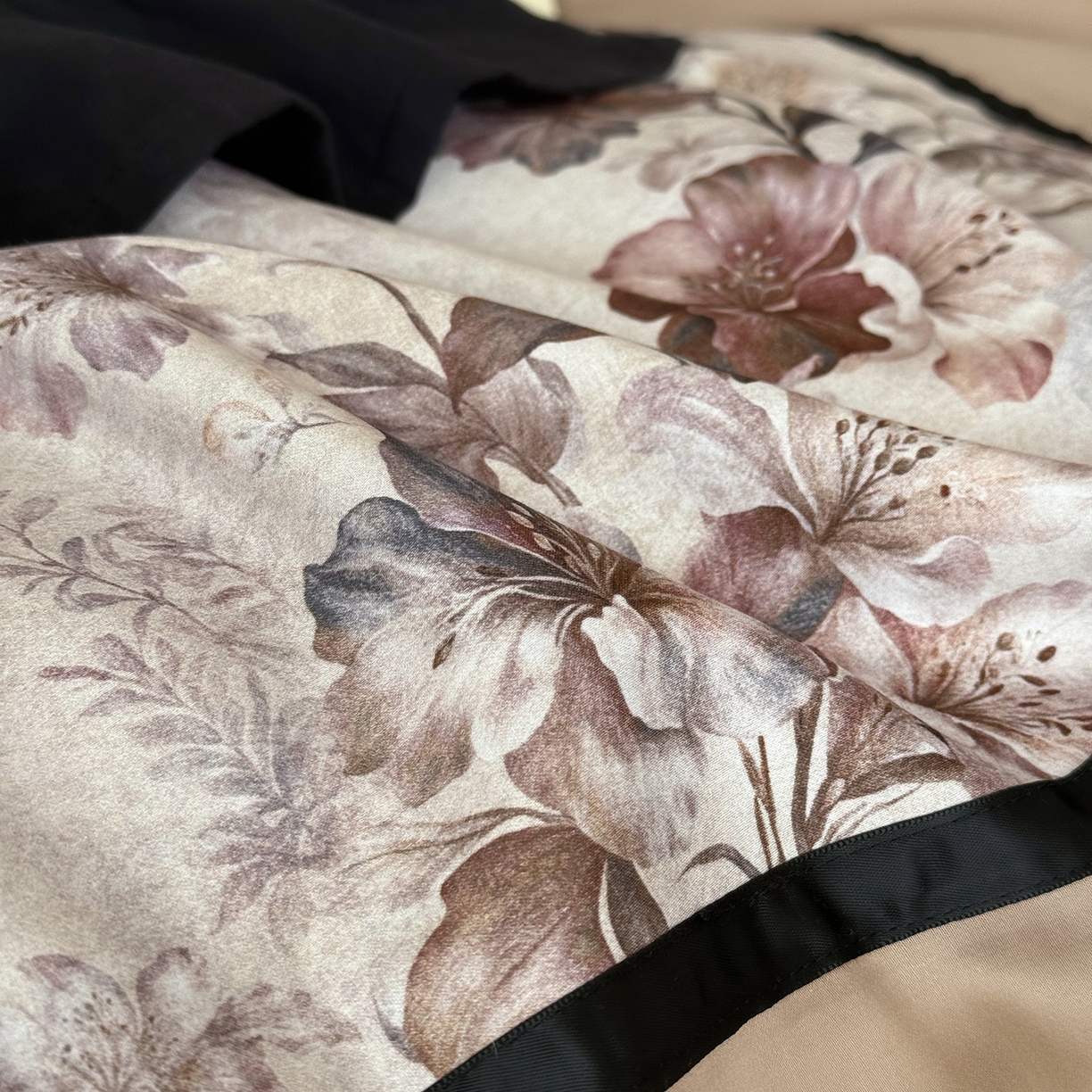 91家纺网 家纺一手货源 找家纺 （总）佳汐蓝家纺 2025秋冬新品天丝棉磨毛数码印花四件套--巴黎旧梦