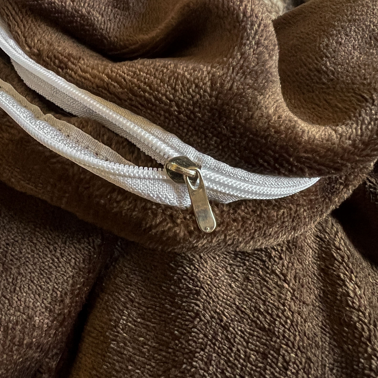 91家纺网 家纺一手货源 找家纺 晚爱家居  2025新款纽扣款兔毛绒美拉德轻奢风高克重皮草兔绒四件套系列 纽扣-黑蝴蝶