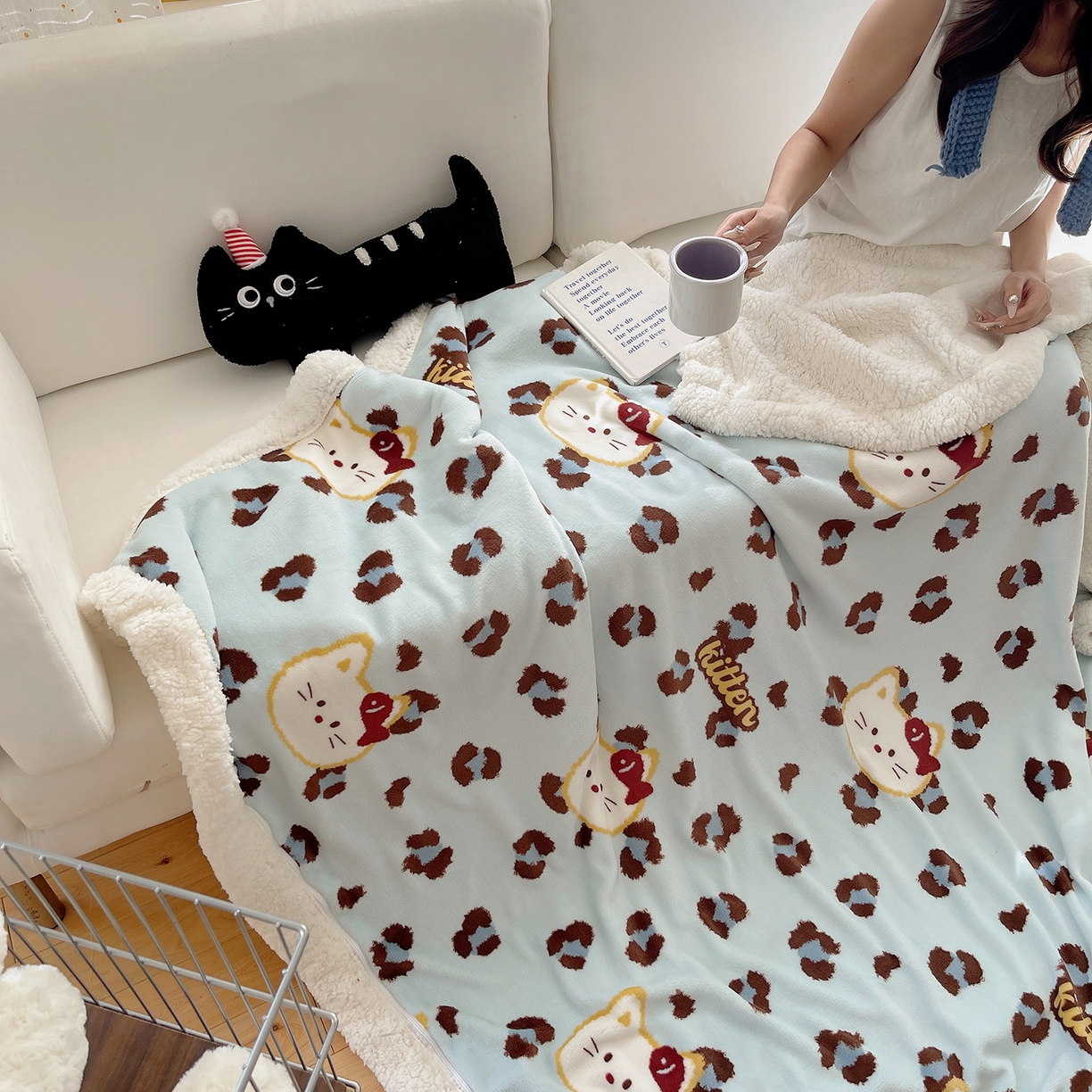 91家纺网 家纺一手货源 找家纺 桃子家居 2025新款A类ins小清新少女可爱奶油猫咪卡通加厚牛奶绒羊羔绒毛毯多功能毛毯绒毛毯-MT蓝豹纹喵
