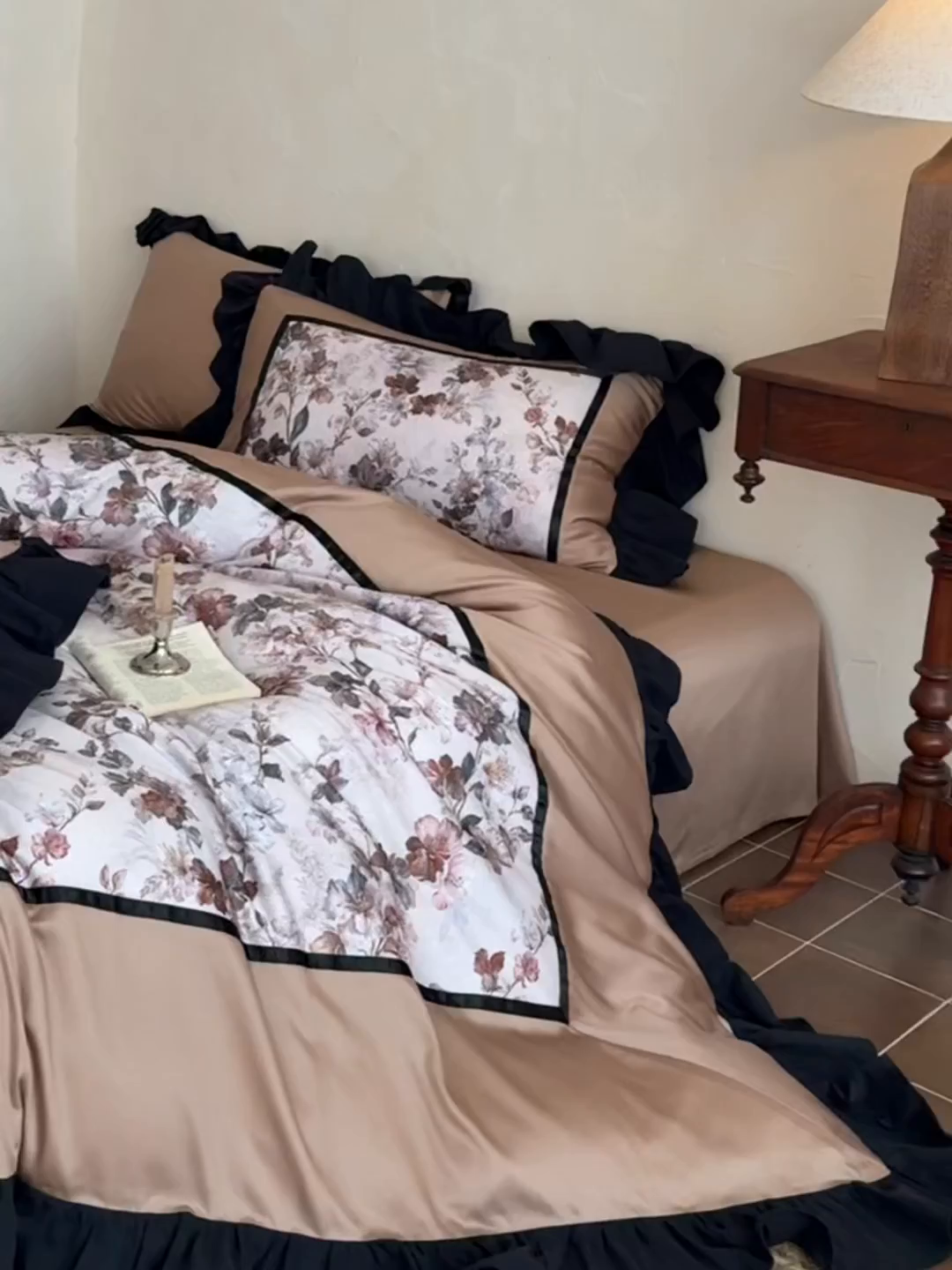 91家纺网 家纺一手货源 找家纺 （总）佳汐蓝家纺 2025秋冬新品天丝棉磨毛数码印花四件套--巴黎旧梦