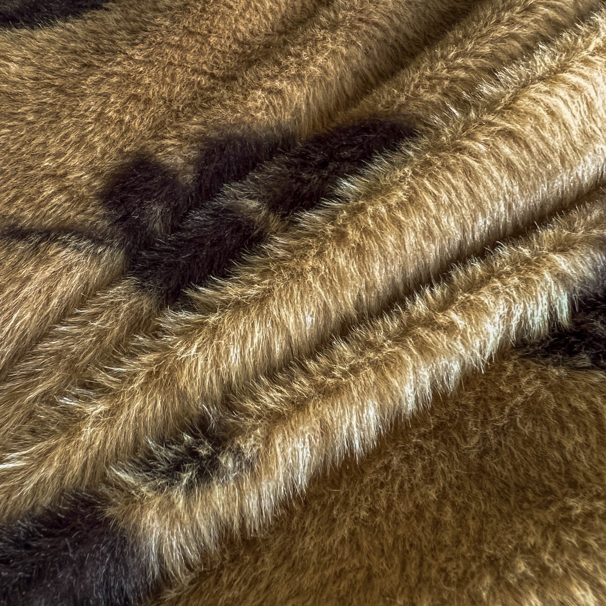 91家纺网 家纺一手货源 找家纺 晚爱家居  2025新款纽扣款兔毛绒美拉德轻奢风高克重皮草兔绒四件套系列 纽扣-花韵黄