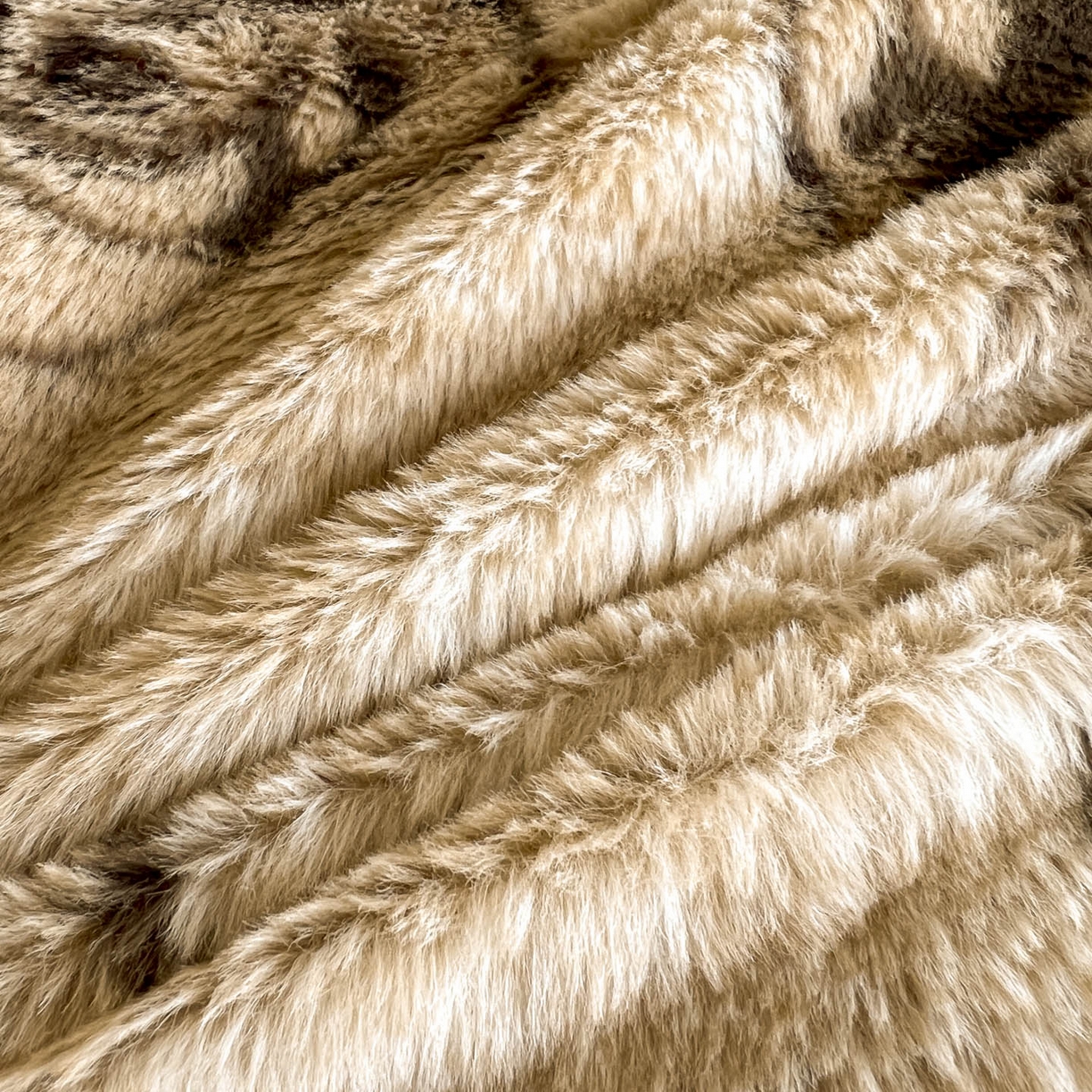 91家纺网 家纺一手货源 找家纺 晚爱家居  2025新款纽扣款兔毛绒美拉德轻奢风高克重皮草兔绒四件套系列 纽扣-玫瑰