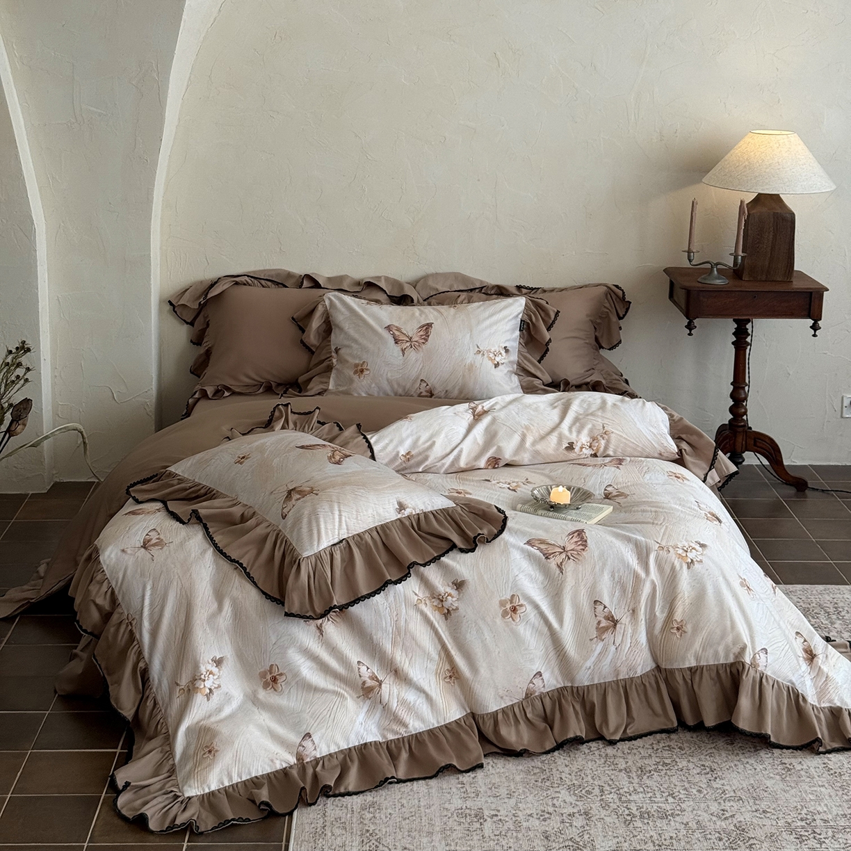 91家纺网 家纺一手货源 找家纺 （总）佳汐蓝家纺 2025秋冬新品天丝棉磨毛数码印花+复古花边四件套--画蝶