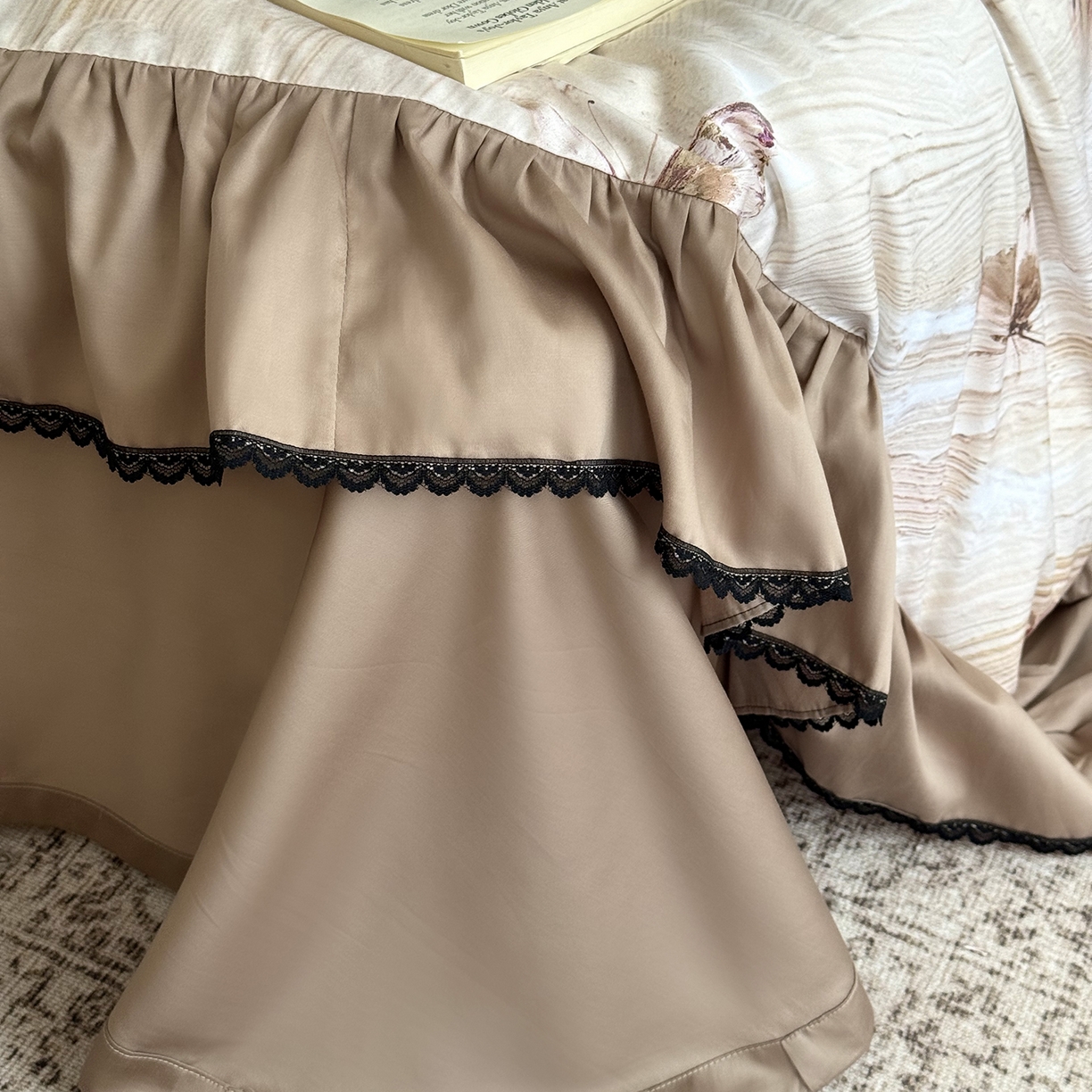 91家纺网 家纺一手货源 找家纺 （总）佳汐蓝家纺 2025秋冬新品天丝棉磨毛数码印花+复古花边四件套--画蝶