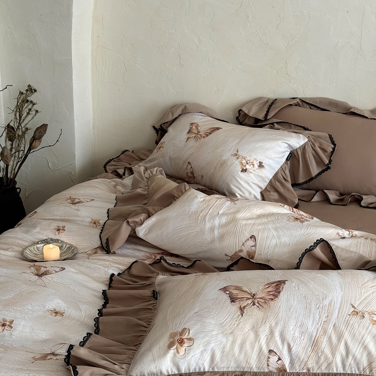 91家纺网 家纺一手货源 找家纺 （总）佳汐蓝家纺 2025秋冬新品天丝棉磨毛数码印花+复古花边四件套--画蝶