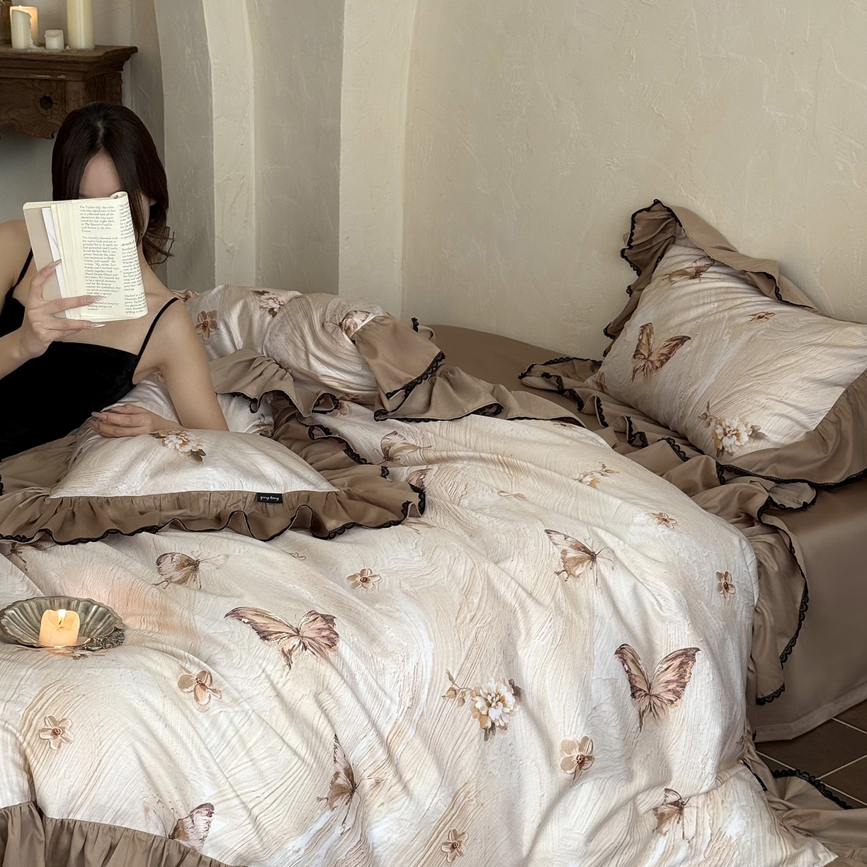 91家纺网 家纺一手货源 找家纺 （总）佳汐蓝家纺 2025秋冬新品天丝棉磨毛数码印花+复古花边四件套--画蝶