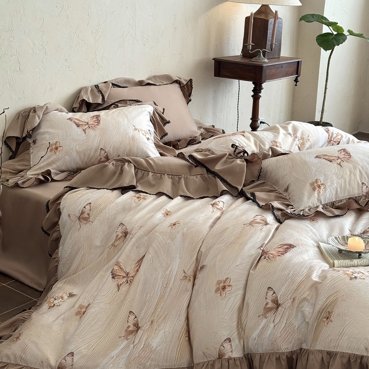 91家纺网 家纺一手货源 找家纺 （总）佳汐蓝家纺 2025秋冬新品天丝棉磨毛数码印花+复古花边四件套--画蝶