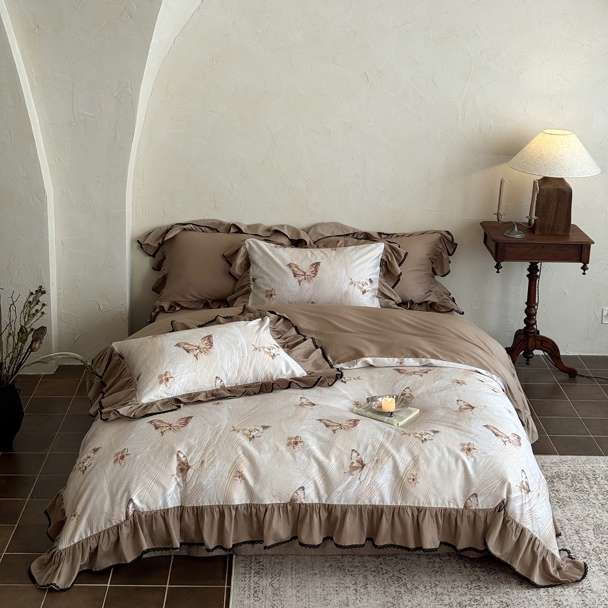 91家纺网 家纺一手货源 找家纺 （总）佳汐蓝家纺 2025秋冬新品天丝棉磨毛数码印花+复古花边四件套--画蝶