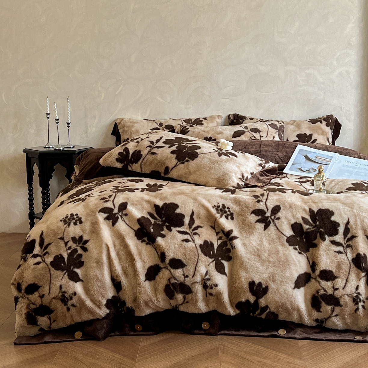 91家纺网 家纺一手货源 找家纺 晚爱家居  2025新款纽扣款兔毛绒美拉德轻奢风高克重皮草兔绒四件套系列 纽扣-暮秋黄