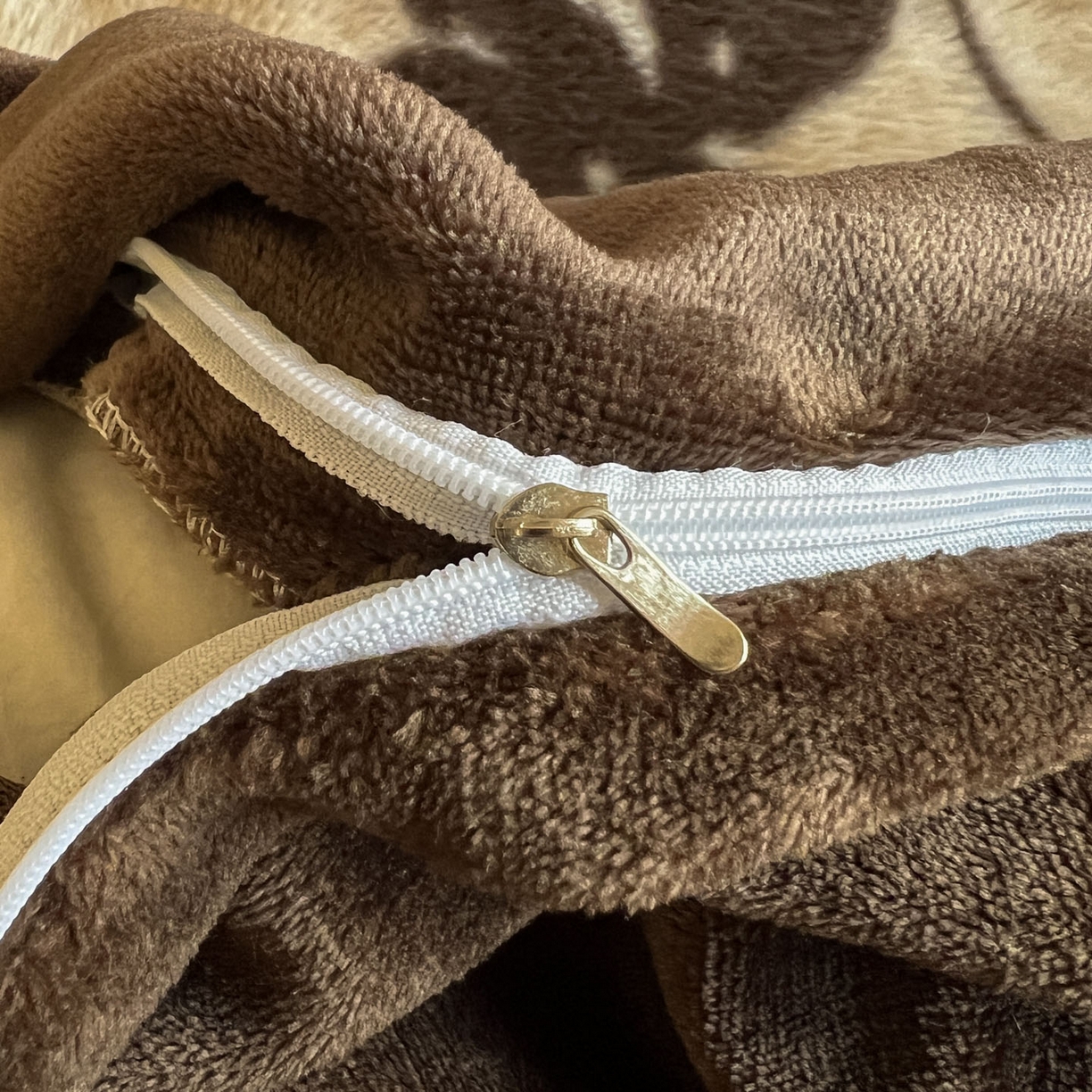 91家纺网 家纺一手货源 找家纺 晚爱家居  2025新款纽扣款兔毛绒美拉德轻奢风高克重皮草兔绒四件套系列 纽扣-暮秋黄