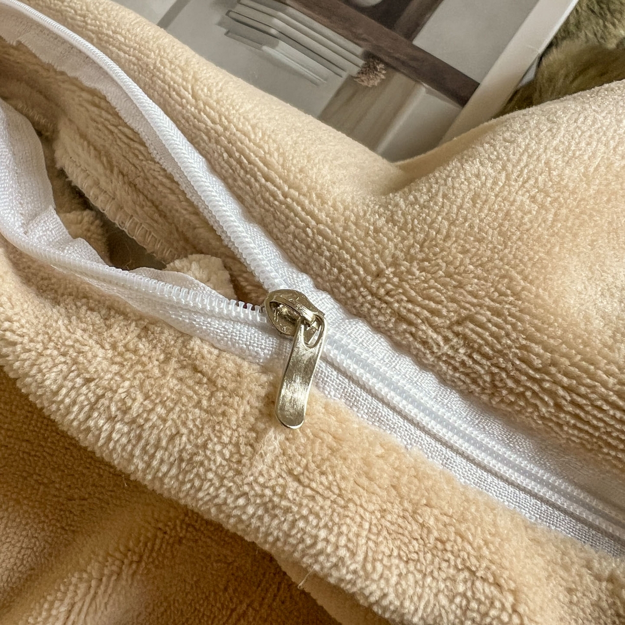 91家纺网 家纺一手货源 找家纺 晚爱家居  2025新款纽扣款兔毛绒美拉德轻奢风高克重皮草兔绒四件套系列 纽扣-花韵绿