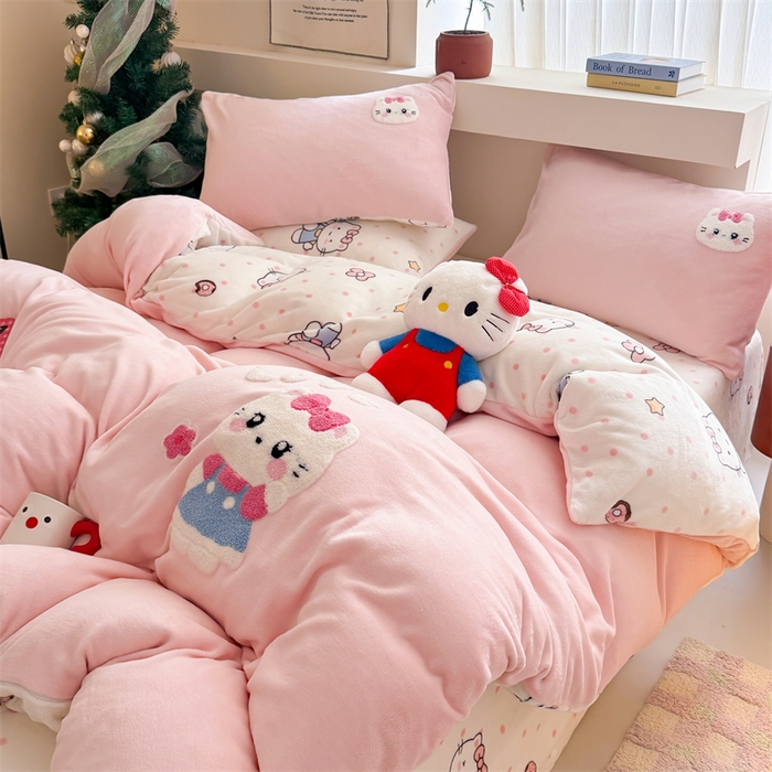 91家纺网 家纺一手货源 找家纺 艾特你 2025新款毛巾绣200克牛奶绒卡通毛巾绣四件套 可爱猫咪