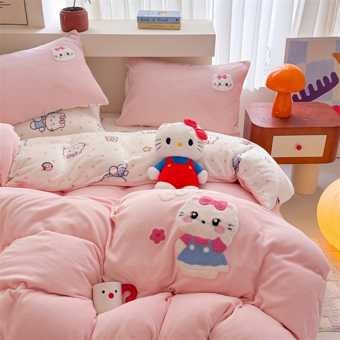 91家纺网 家纺一手货源 找家纺 艾特你 2025新款毛巾绣200克牛奶绒卡通毛巾绣四件套 可爱猫咪