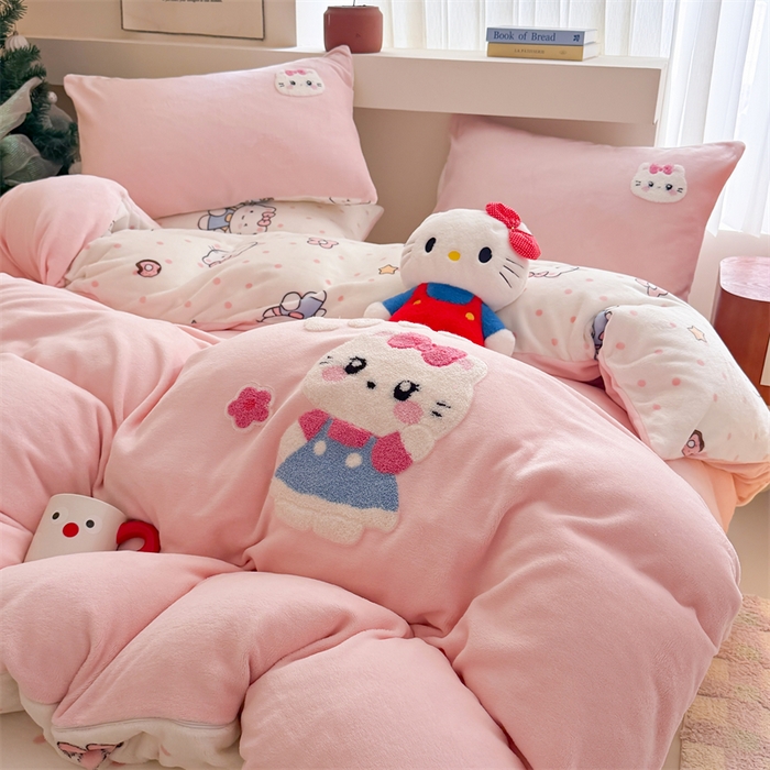 91家纺网 家纺一手货源 找家纺 艾特你 2025新款毛巾绣200克牛奶绒卡通毛巾绣四件套 可爱猫咪