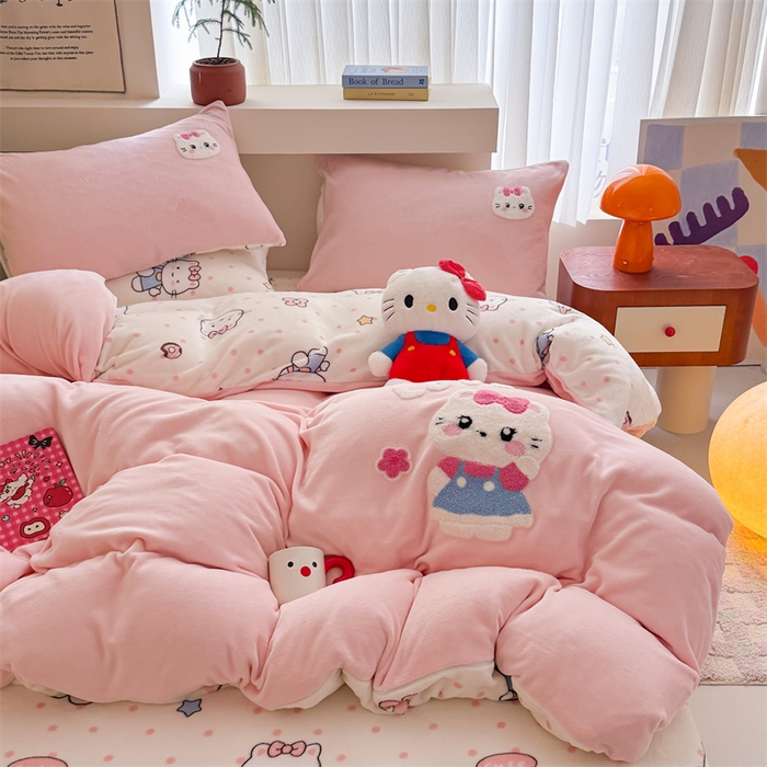 91家纺网 家纺一手货源 找家纺 艾特你 2025新款毛巾绣200克牛奶绒卡通毛巾绣四件套 可爱猫咪