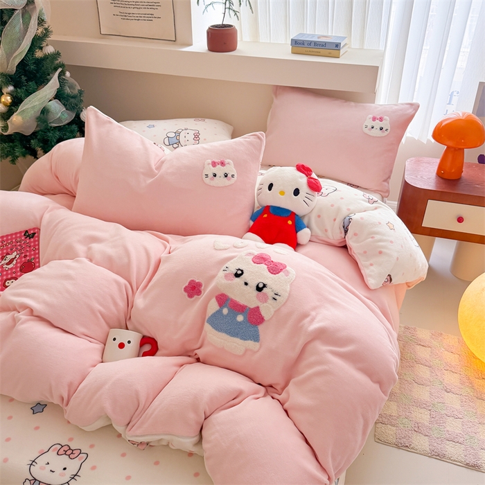 91家纺网 家纺一手货源 找家纺 艾特你 2025新款毛巾绣200克牛奶绒卡通毛巾绣四件套 可爱猫咪