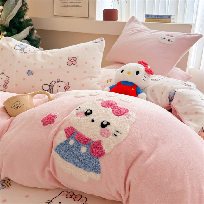 91家纺网 家纺一手货源 找家纺 艾特你 2025新款毛巾绣200克牛奶绒卡通毛巾绣四件套 可爱猫咪