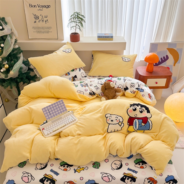 91家纺网 家纺一手货源 找家纺 艾特你 2025新款毛巾绣200克牛奶绒卡通毛巾绣四件套 小新的伙伴-黄