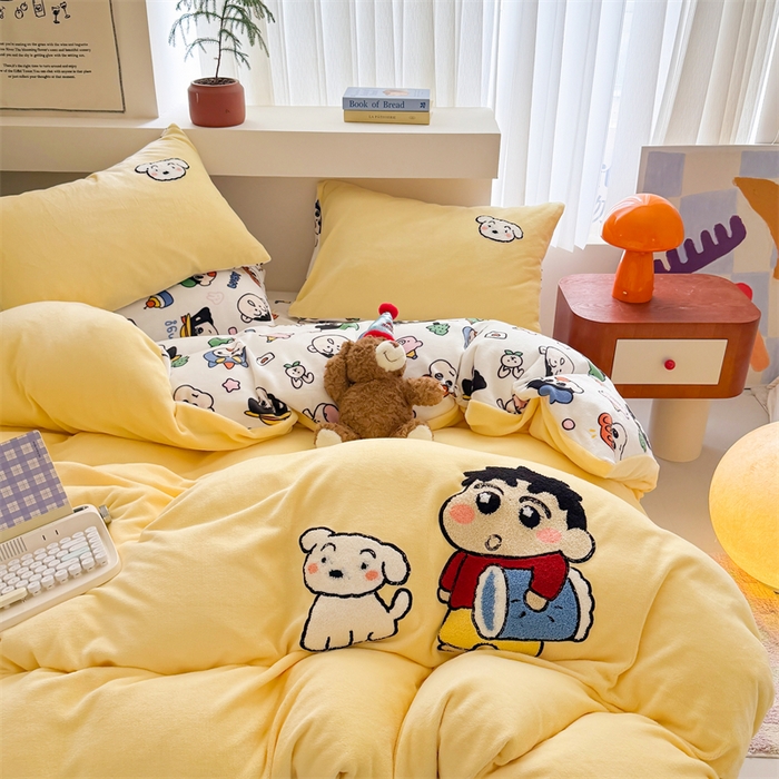 91家纺网 家纺一手货源 找家纺 艾特你 2025新款毛巾绣200克牛奶绒卡通毛巾绣四件套 小新的伙伴-黄