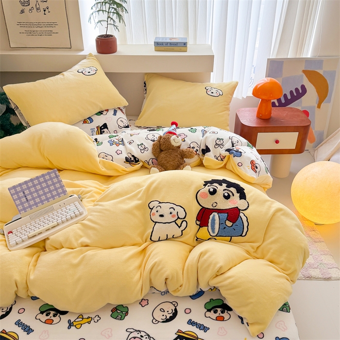 91家纺网 家纺一手货源 找家纺 艾特你 2025新款毛巾绣200克牛奶绒卡通毛巾绣四件套 小新的伙伴-黄