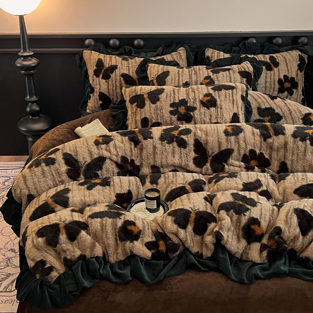 91家纺网 家纺一手货源 找家纺 （总）晚爱家居  2025新款韩版黑色花边美拉德兔毛绒四件套高克重皮草兔绒牛奶绒四件套