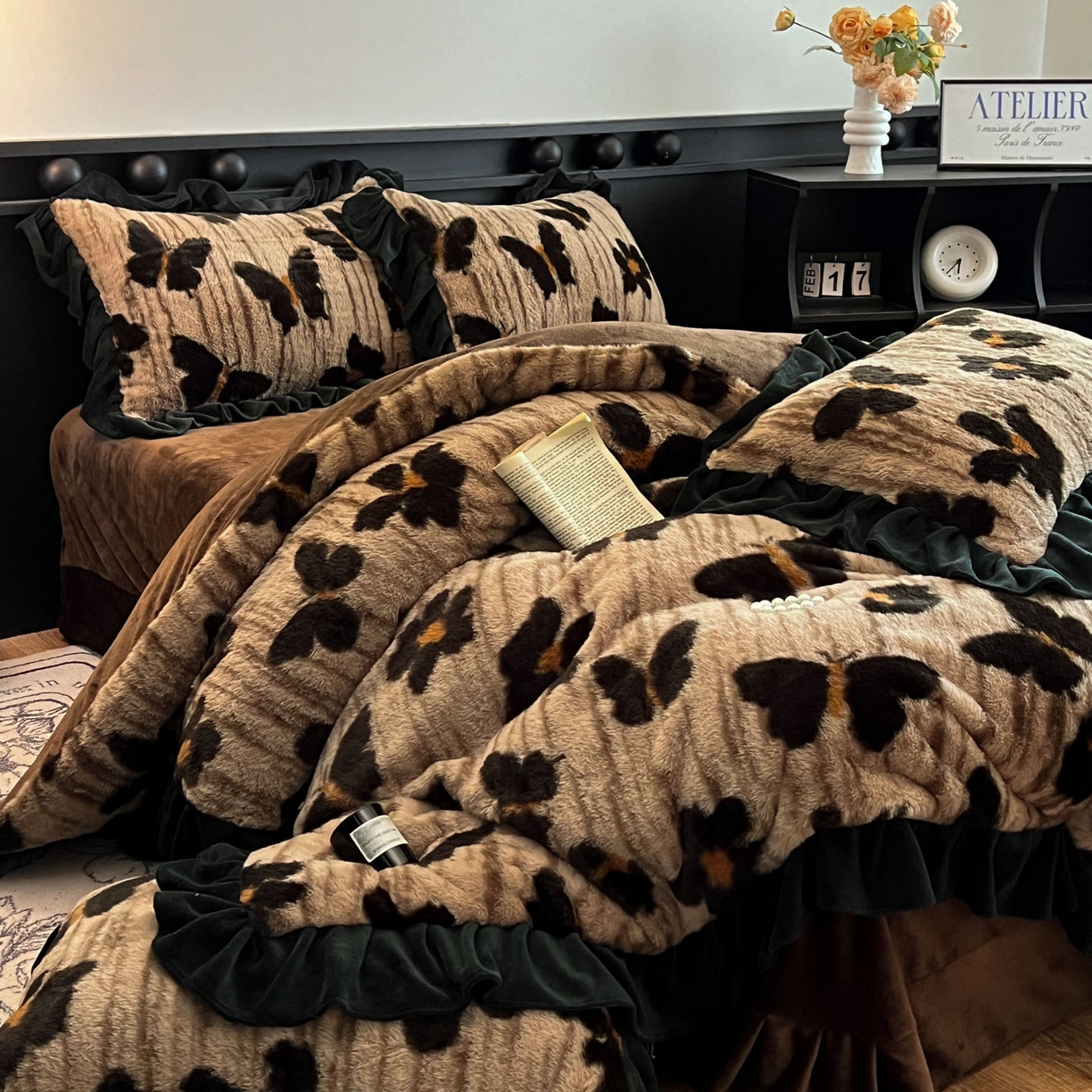 91家纺网 家纺一手货源 找家纺 （总）晚爱家居  2025新款韩版黑色花边美拉德兔毛绒四件套高克重皮草兔绒牛奶绒四件套