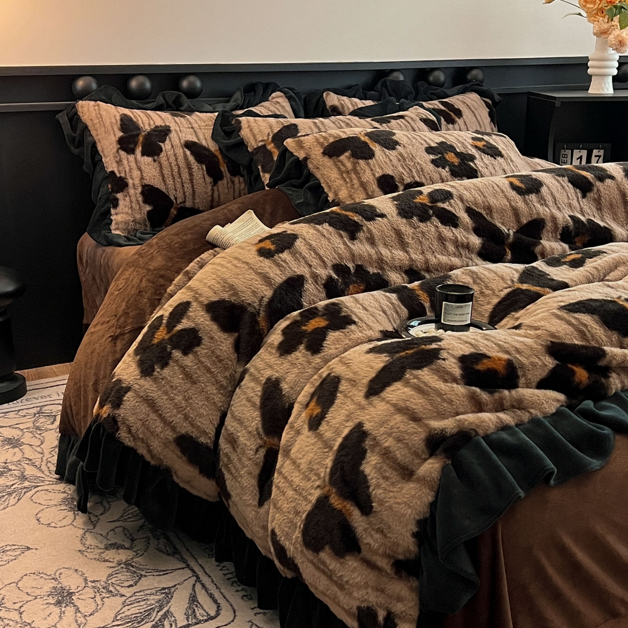 91家纺网 家纺一手货源 找家纺 （总）晚爱家居  2025新款韩版黑色花边美拉德兔毛绒四件套高克重皮草兔绒牛奶绒四件套